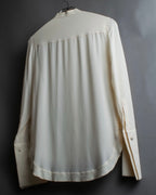 Camisa de seda con bordado en forma de logotipo "Alexandar McQueen" sin cuello