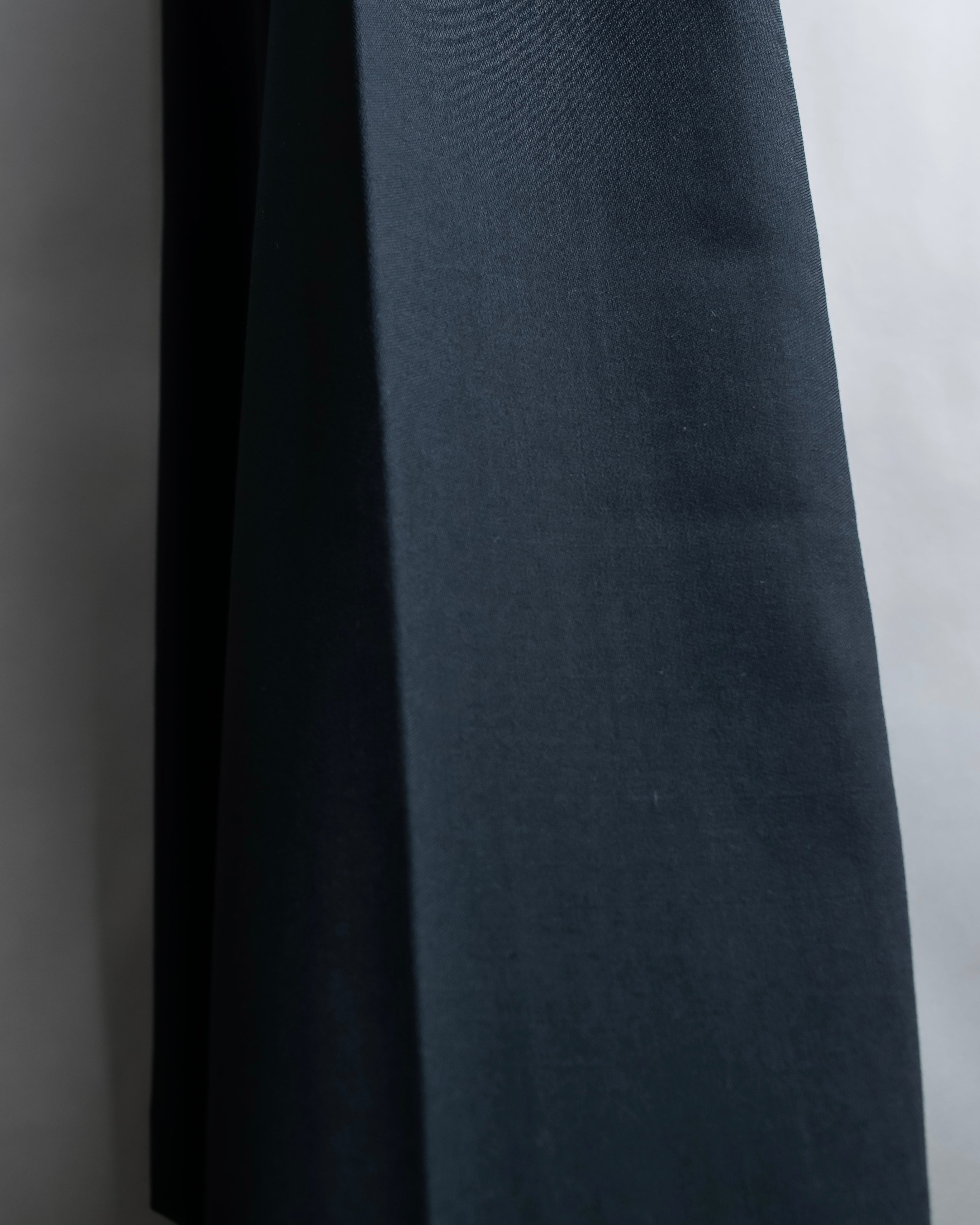 "CHANEL" 100% wool belted wide straight slacks