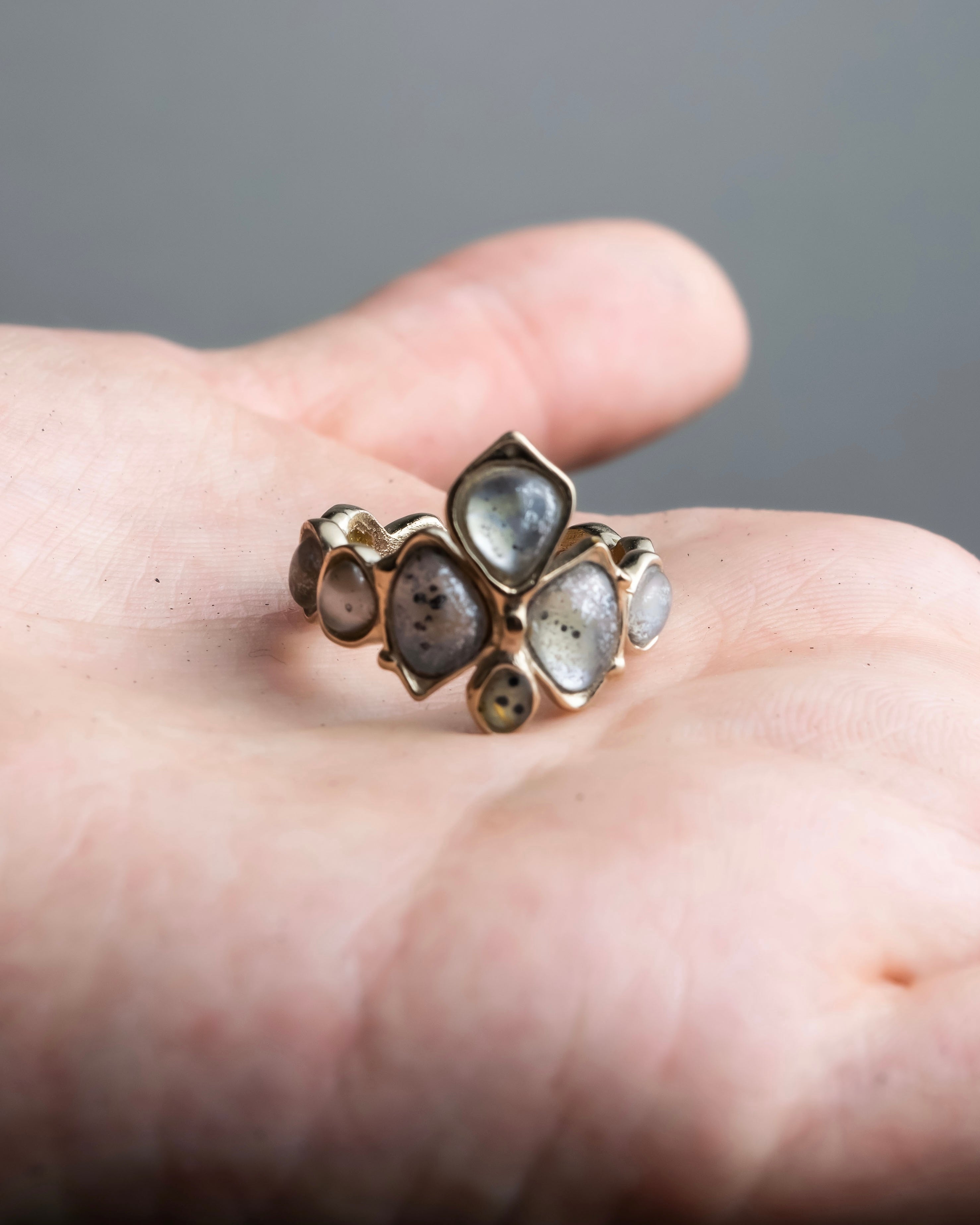 "CHANEL" Mysterious details stone ring