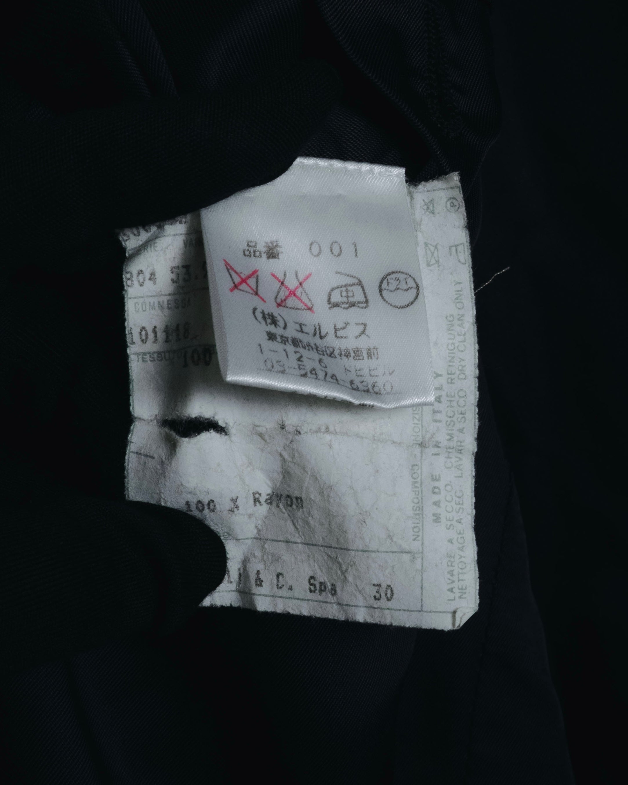 "GIANFRANCO FERRE" 90’s-00’s architecturally tailored three button wool blazer