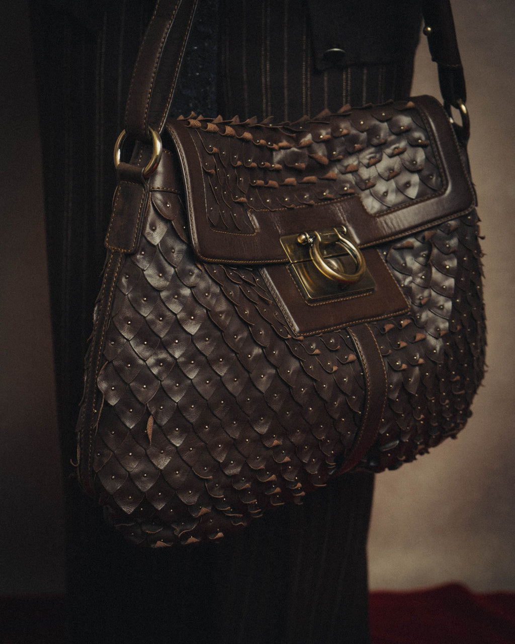 -SPECIAL- “Salvatore Ferragamo” 00’s-10’s Leather scale appliqué gancini shoulder bag