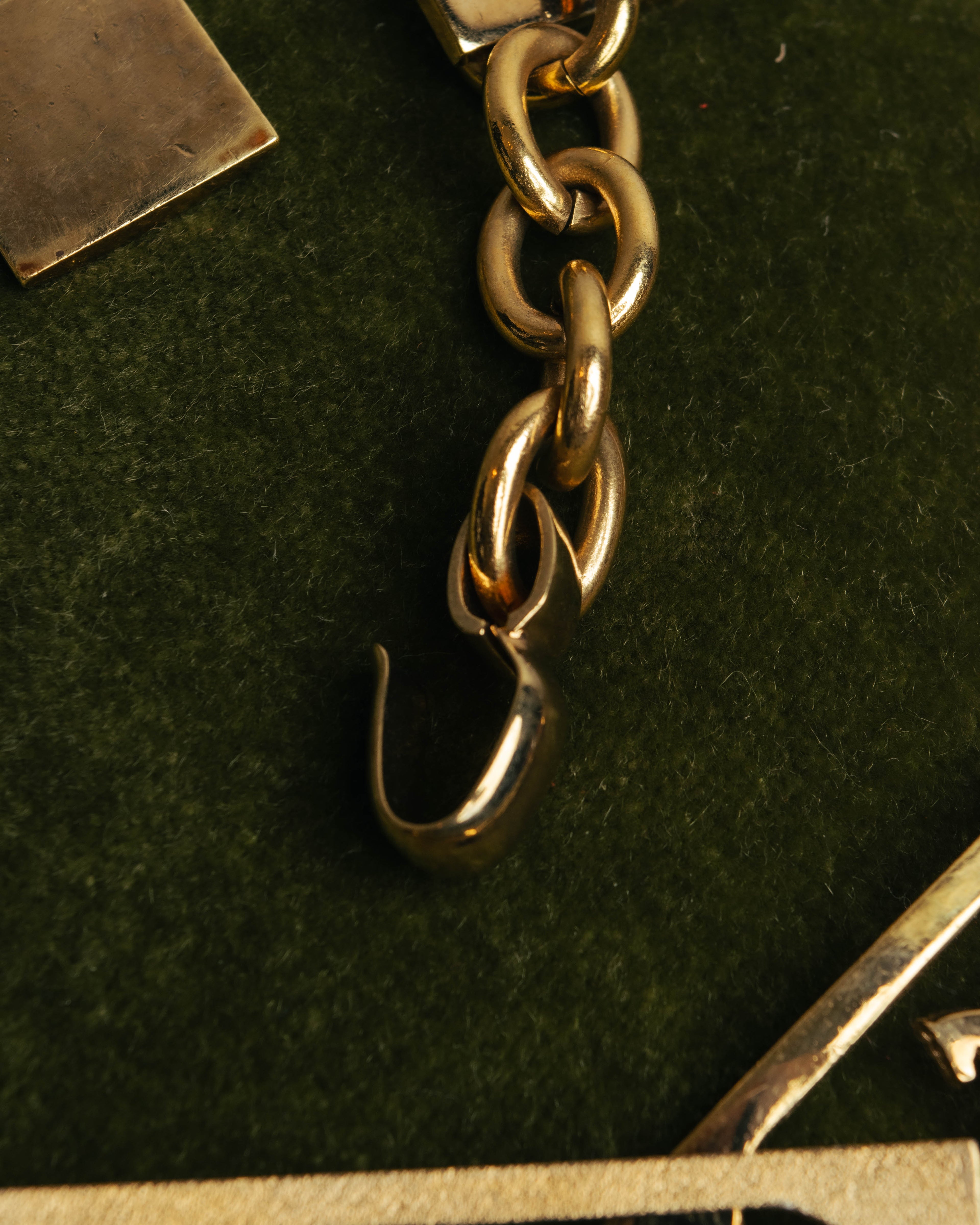 "CELINE" 70's-80's Sulky motif gold metal chain belt