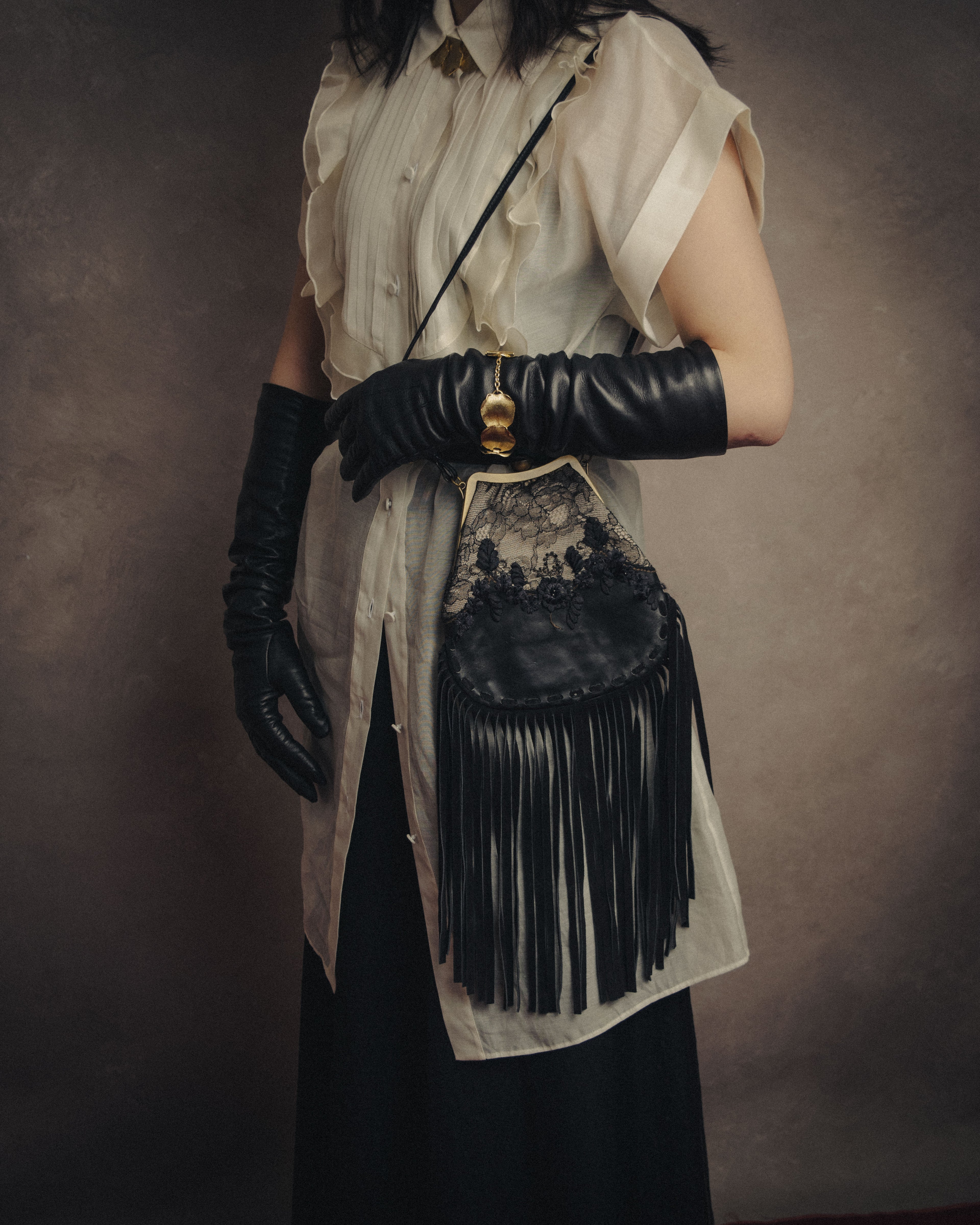 -SPECIAL- “VALENTINO GARAVANI” 2014-2016 lace embellished fringe frame bag