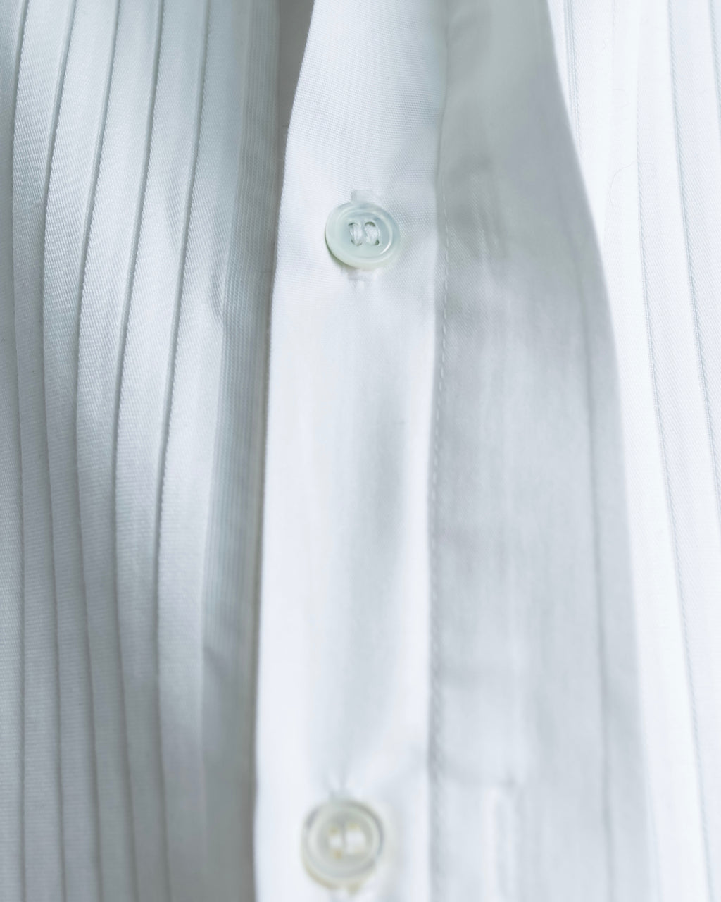 "Bruno Pieters." 2-way collar design stand-up collar dress shirt