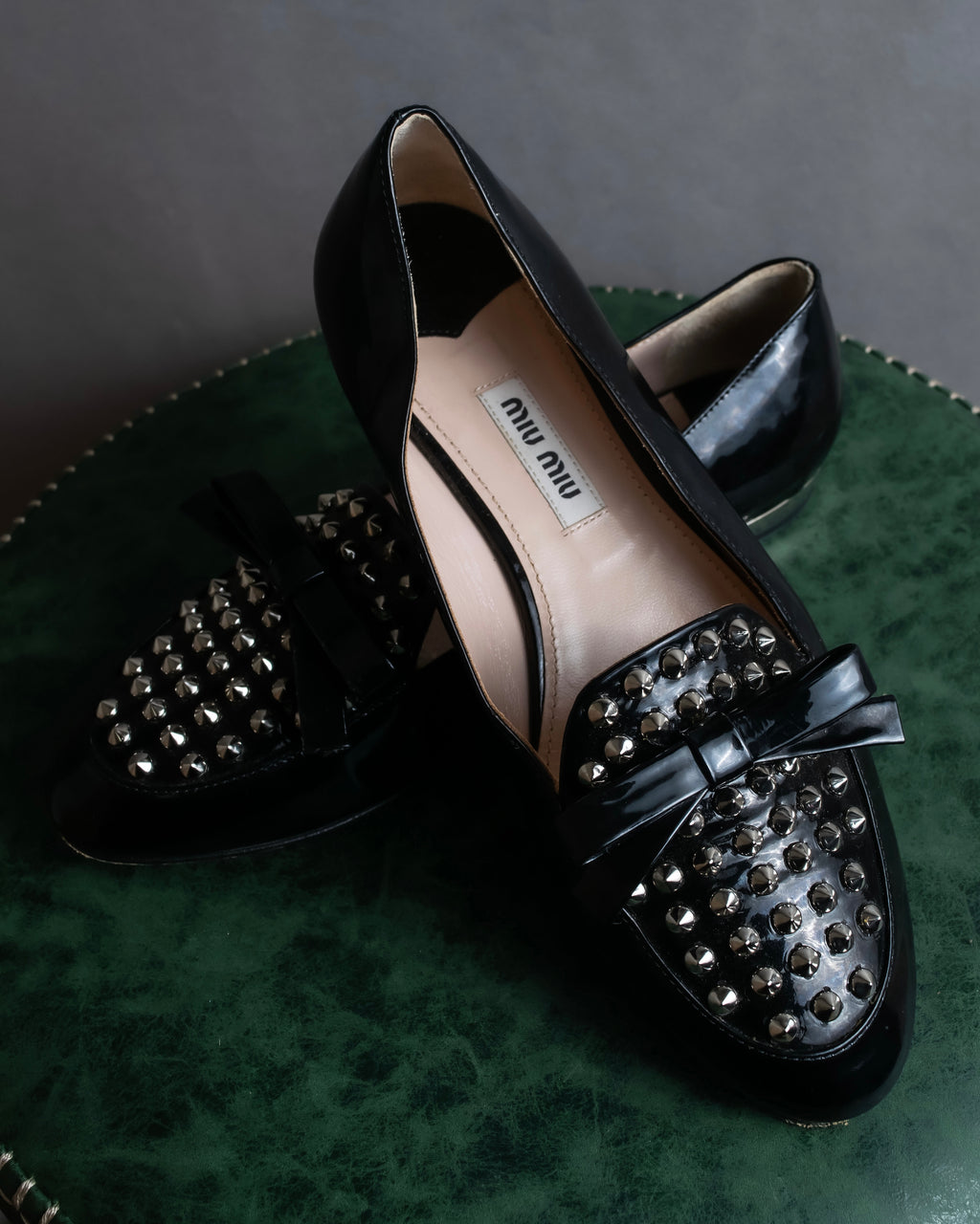 "MIU MIU" Stud＆ribbon design metal heel pumps
