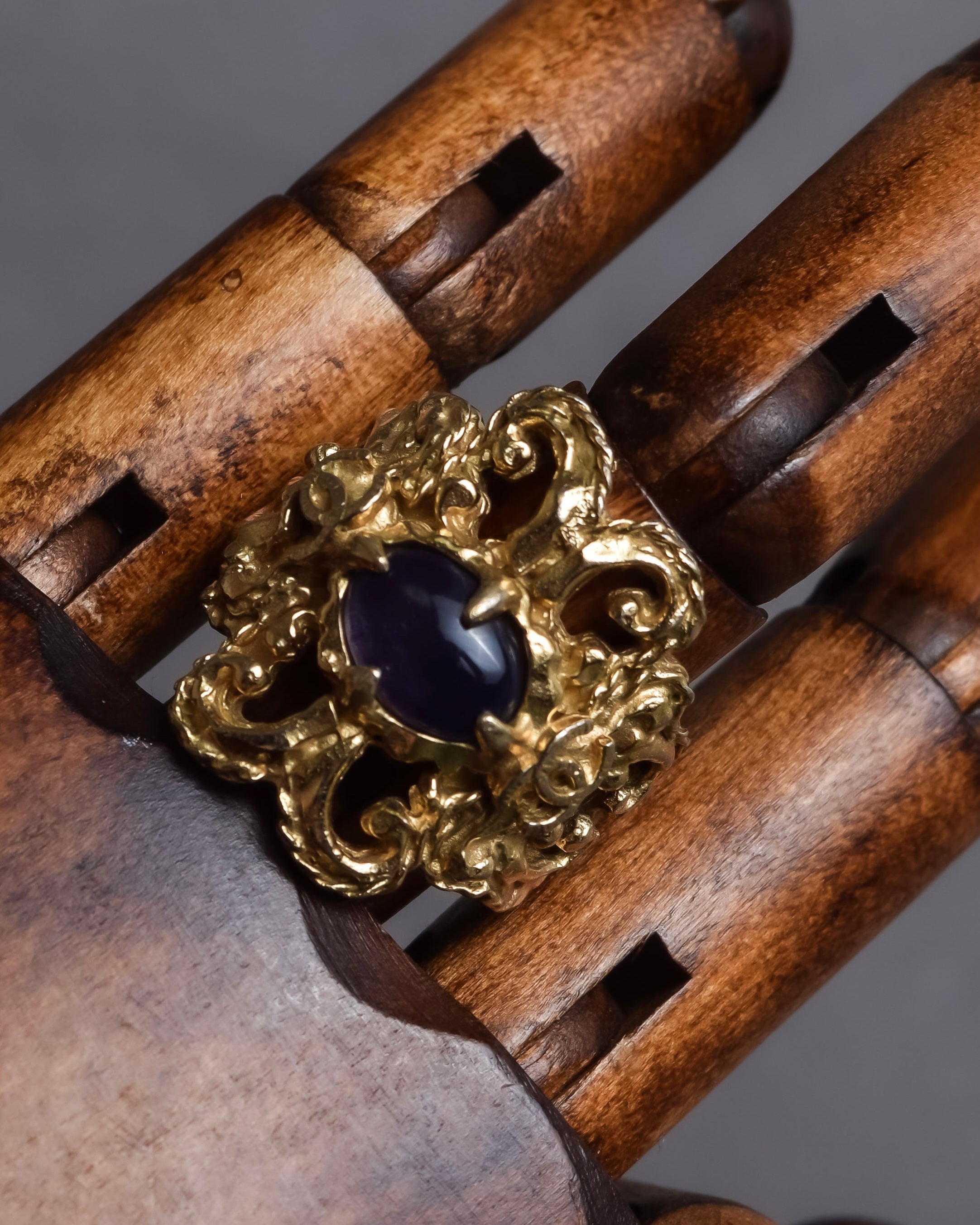 "CHANEL" 90's Baroque carving design gold ring