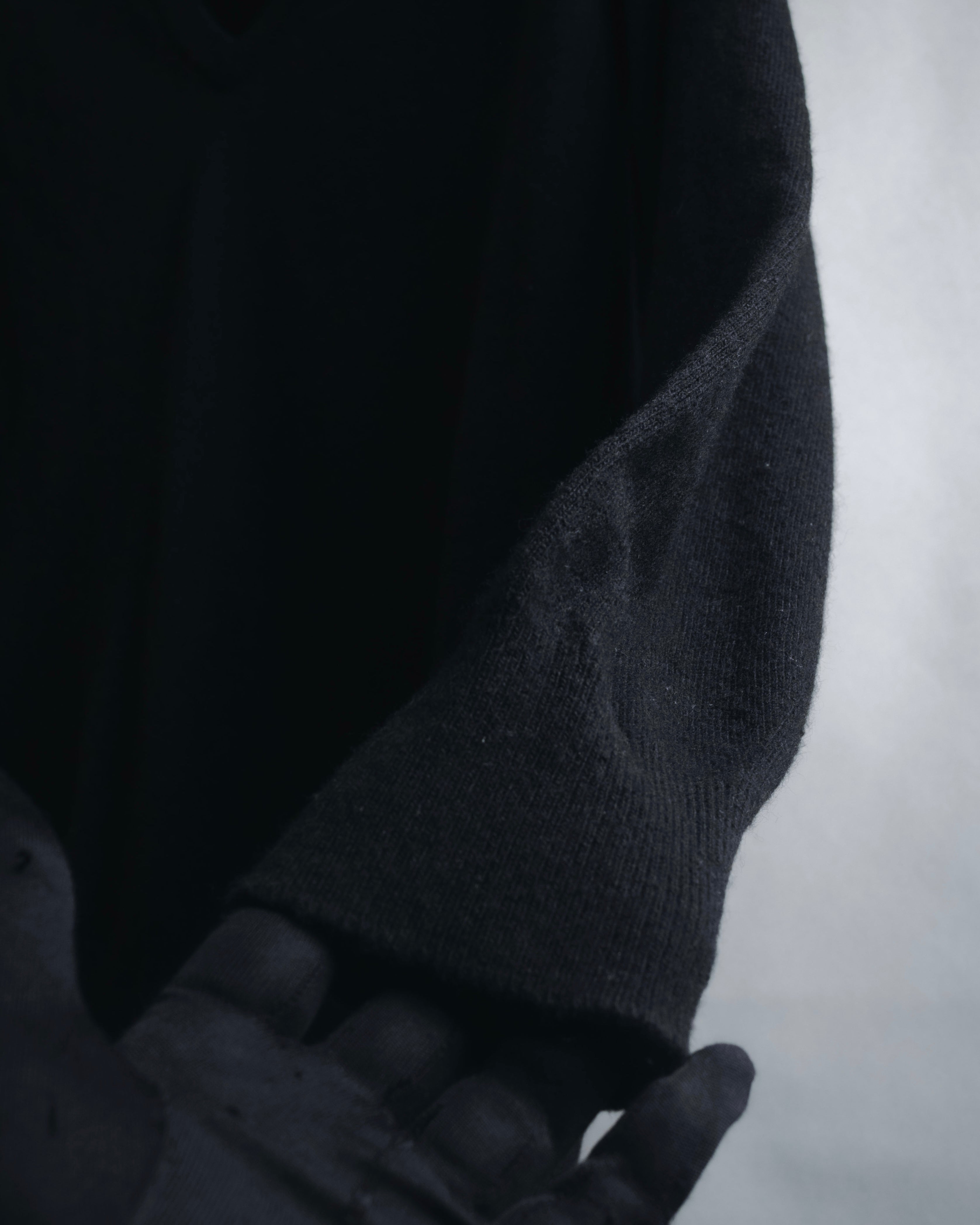 "CELINE" 90’s scottish cashmere v neck knit