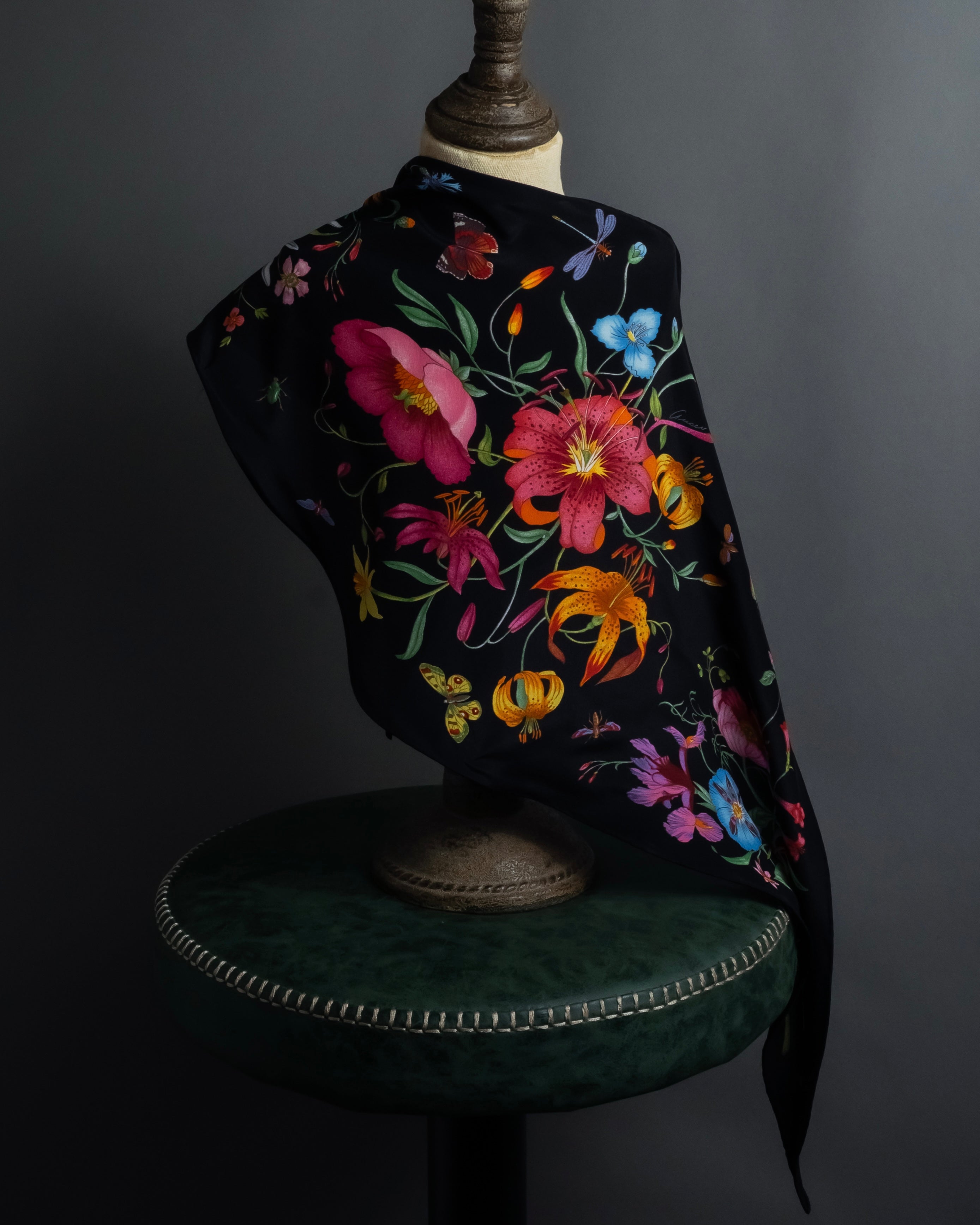 "GUCCI" Flower＆insect motif silk scarf