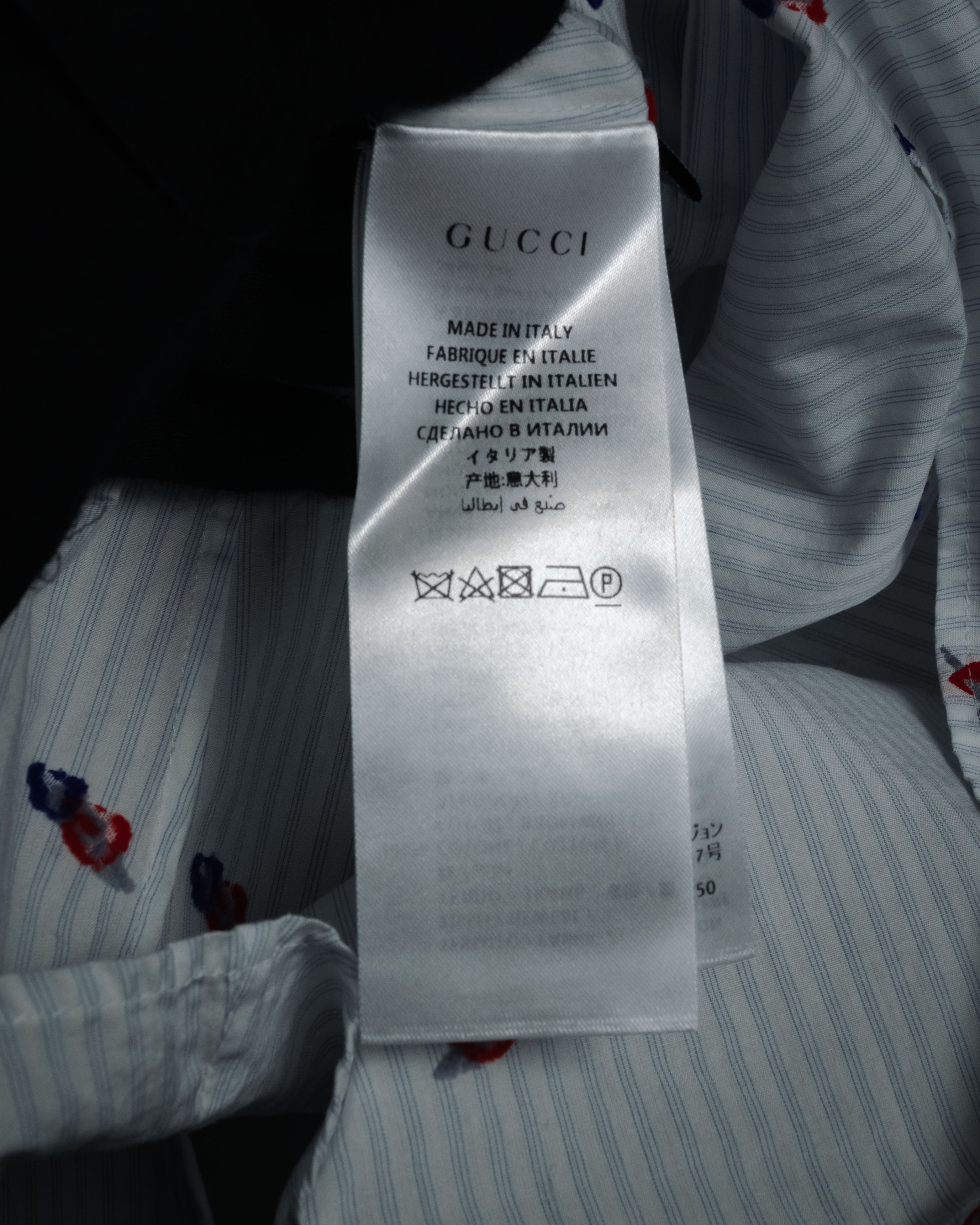 “GUCCI” 2017 heart and dagger embroidered bow tie shirt