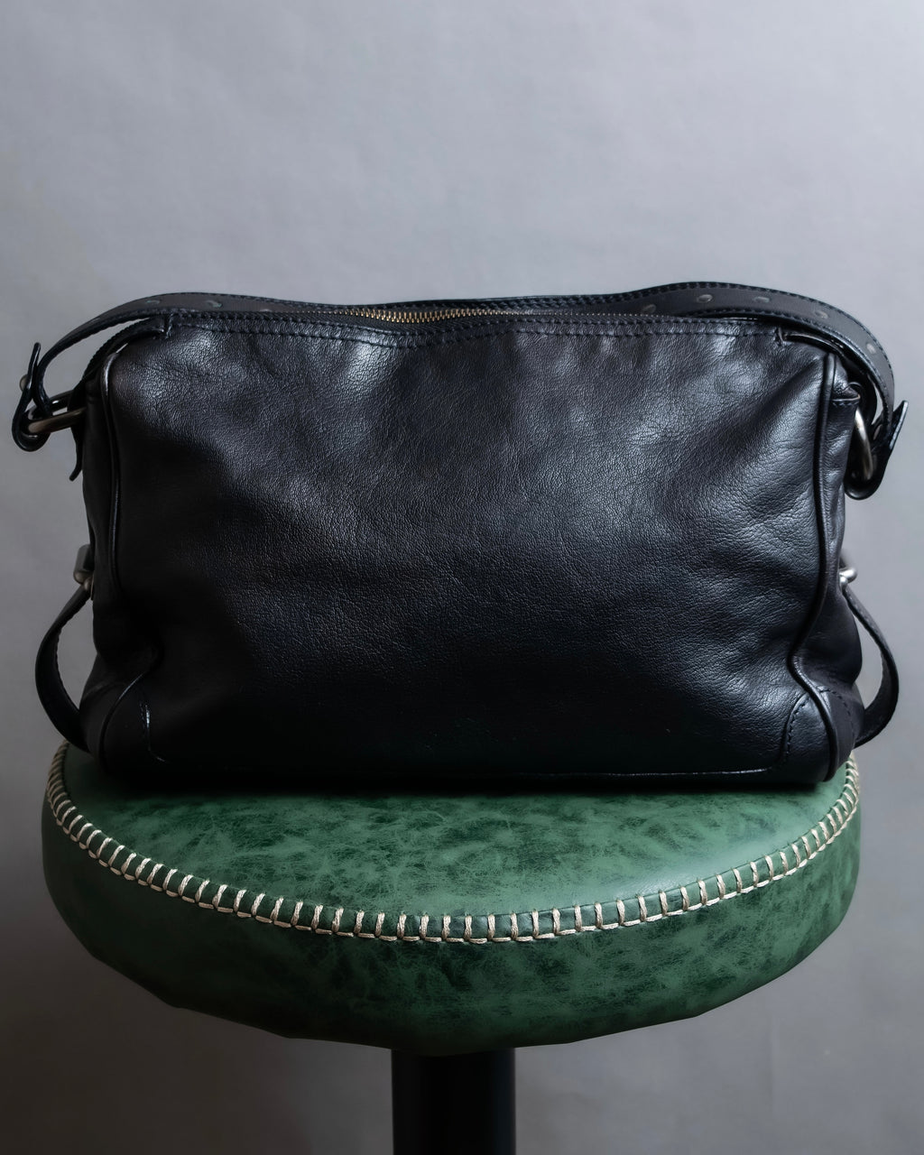 "CELINE" Metal parts design horizontal leather one-shoulder bag
