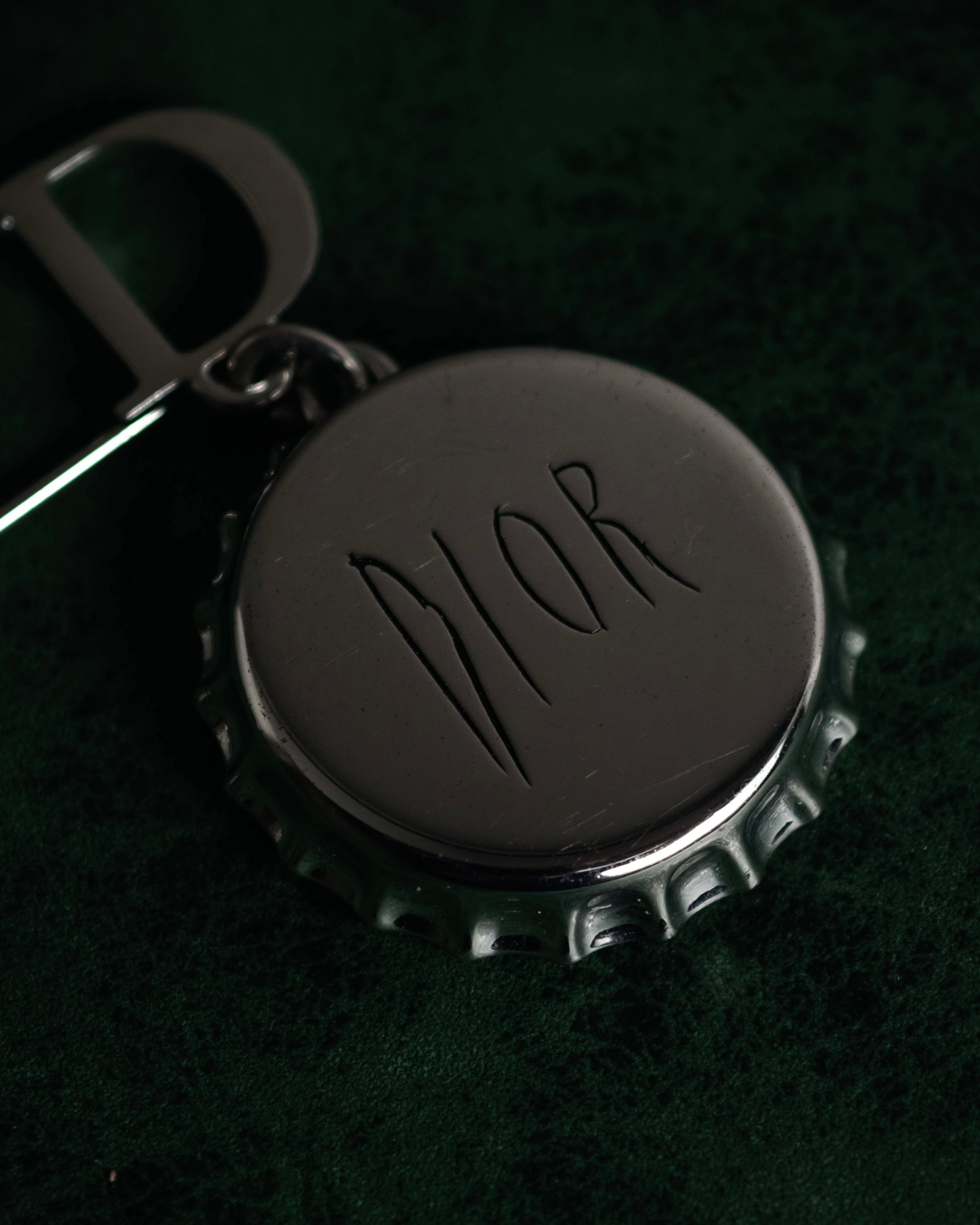 “DIOR” 2018-present Bottle cap pin brooch