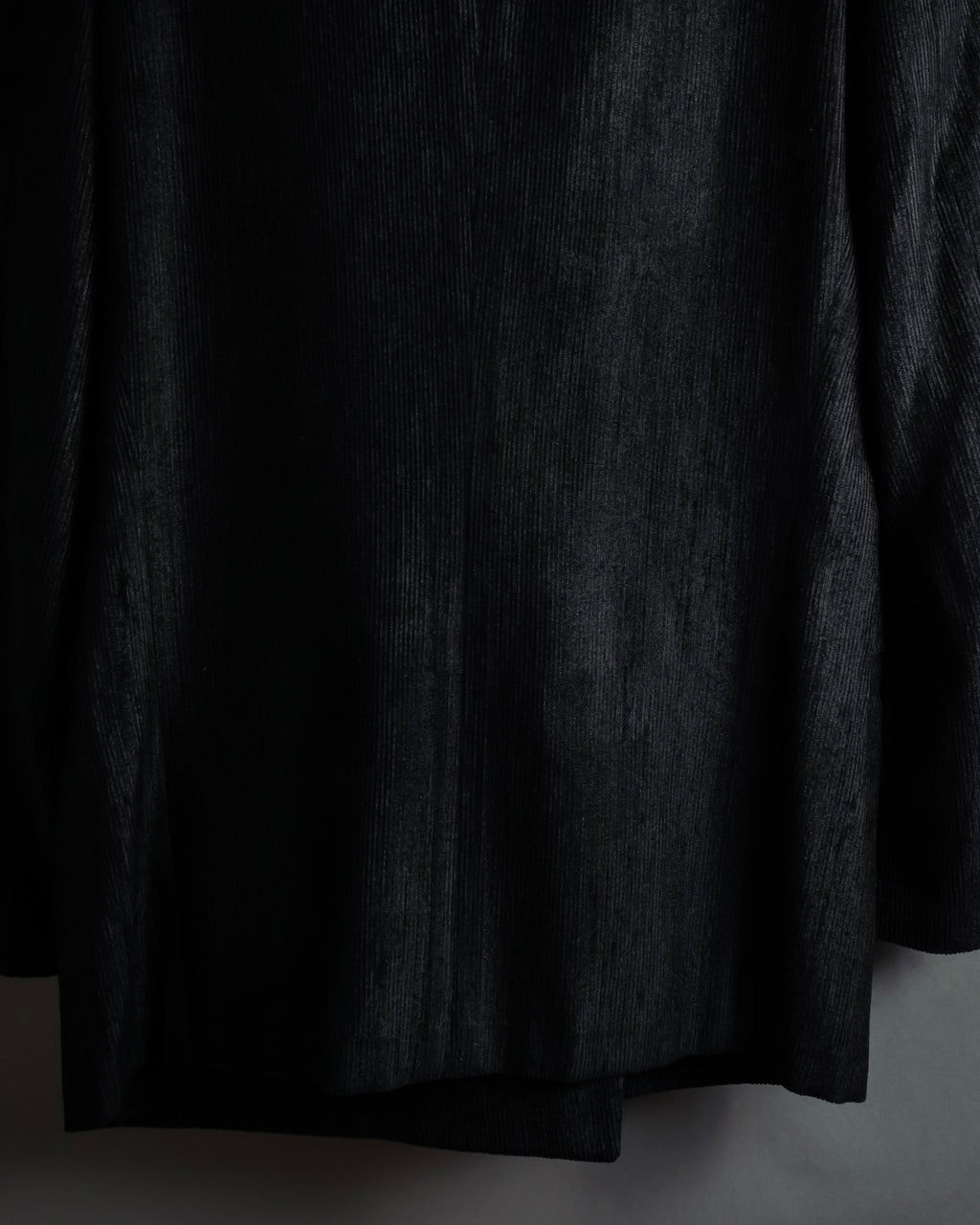 “Gianni Versace” 80’s-90’s Shadowed-texture tailored jacket