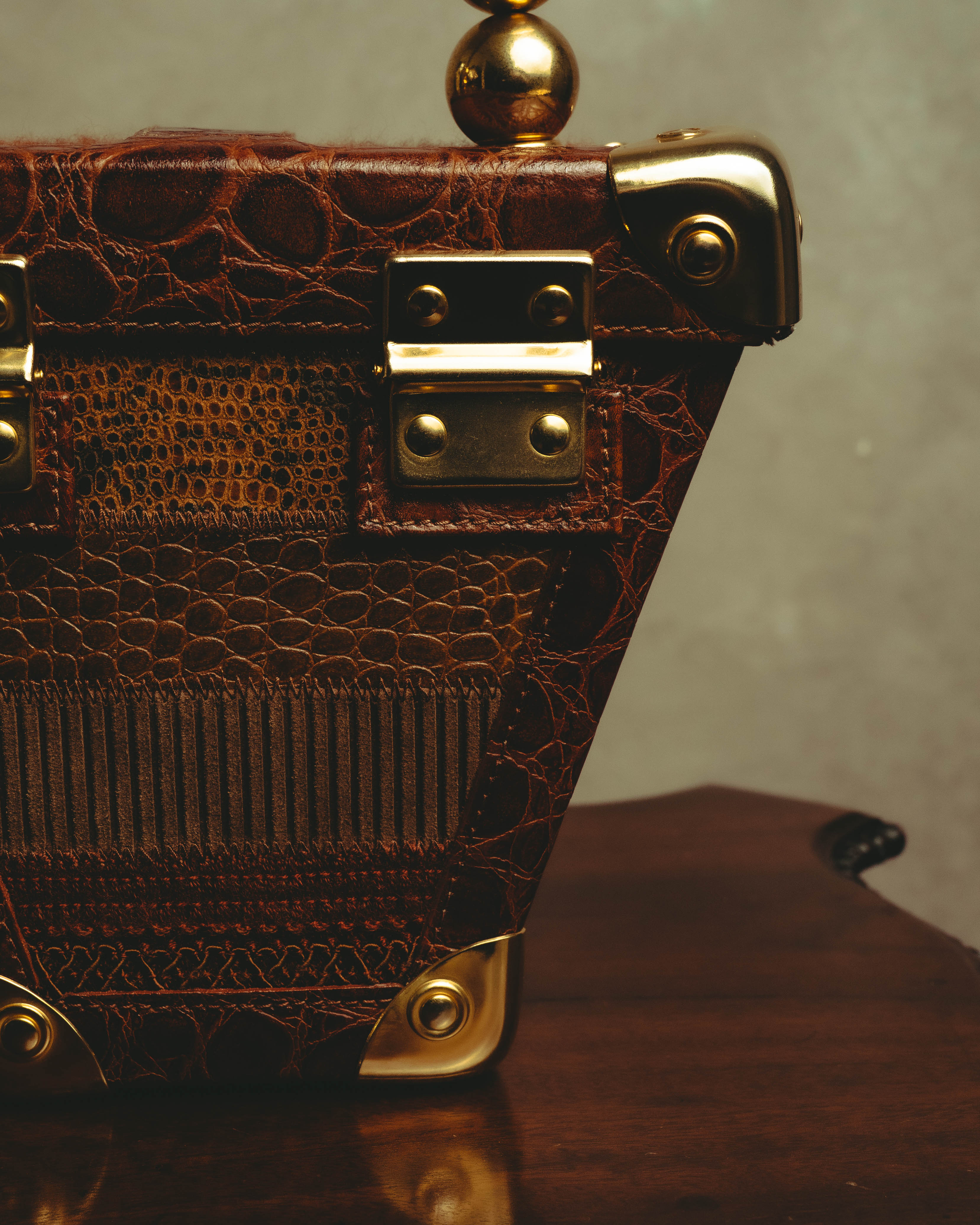 –SPECIAL– "GABBRIELLI FIRENZE" 70's-80's Sculptural structured leather handbag