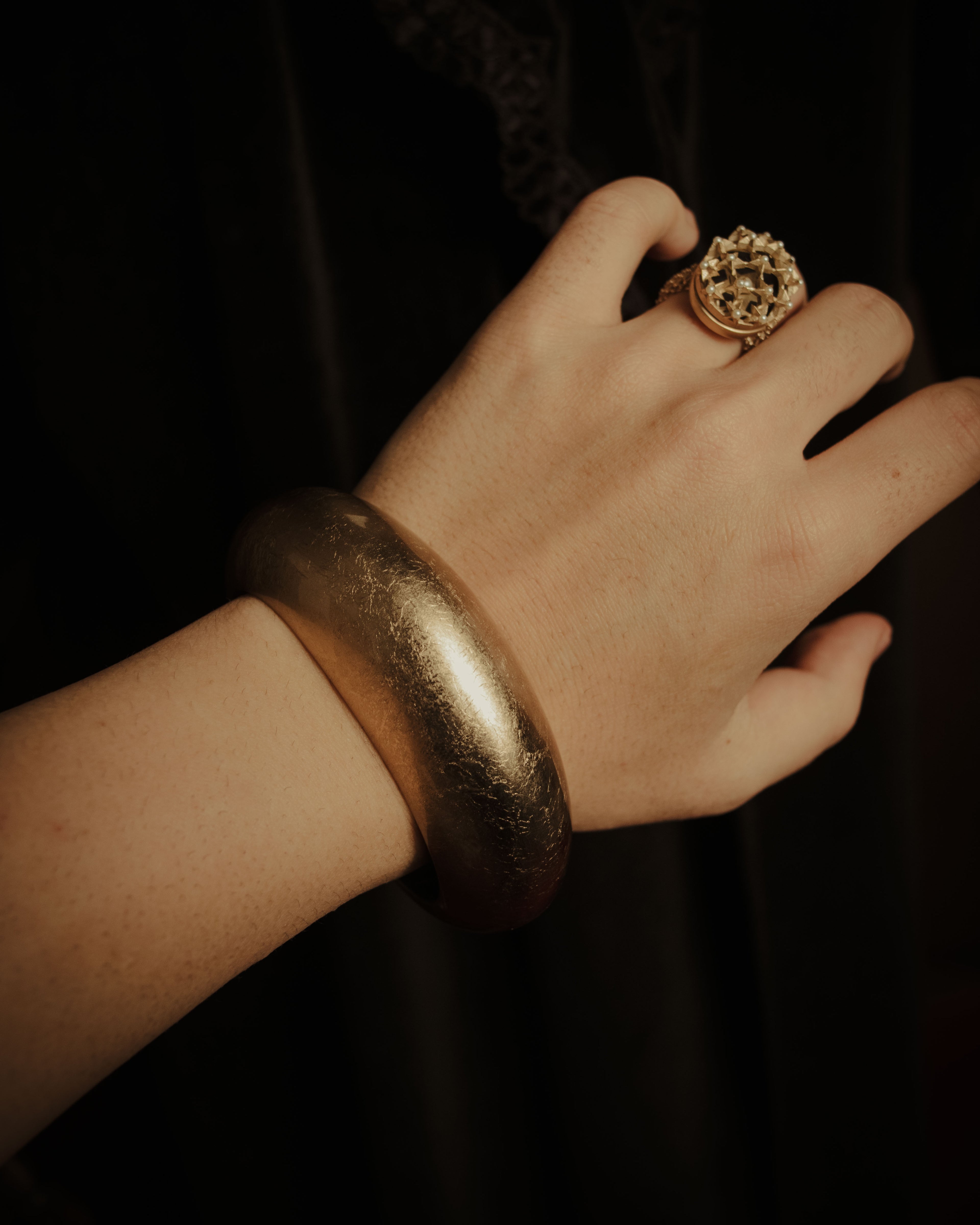 –SPECIAL– “HERMES” 00’s-10’s Lacquered wood open cuff