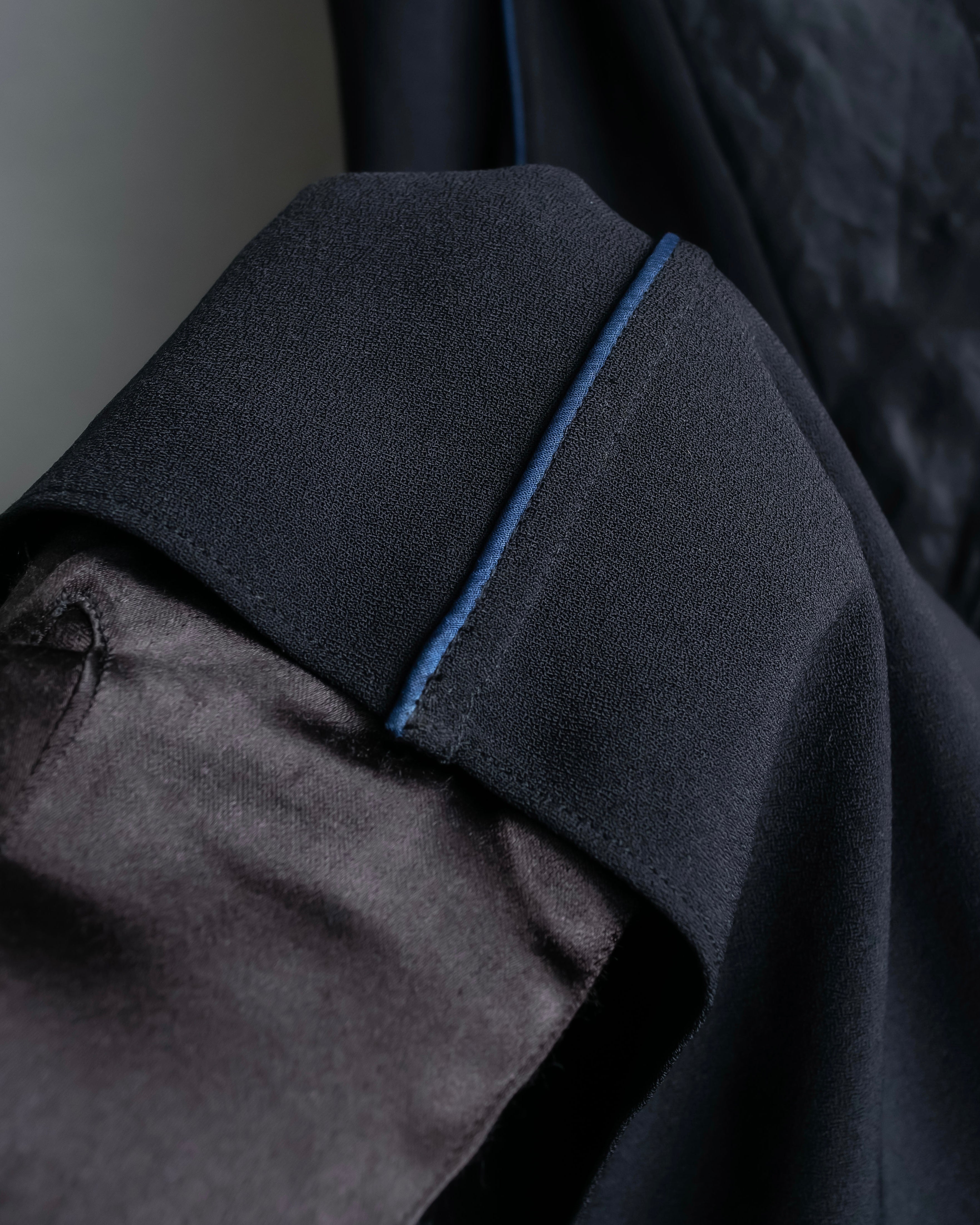 "BALENCIAGA" Piping material switching camisole