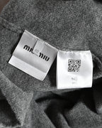 MIU MIU
/ Back Logo Cut Off Short Knit Sweater Gray