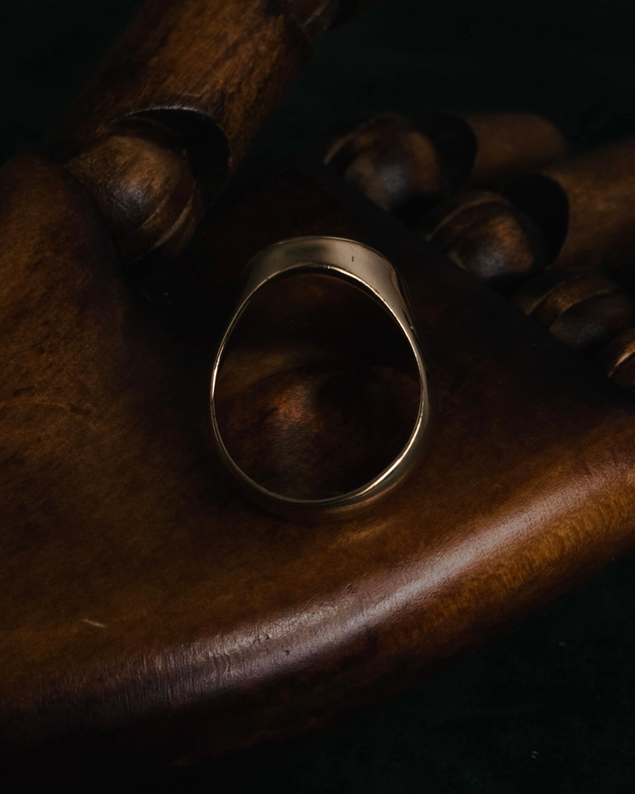 "Alexander McQueen" 10’s black stone signet ring