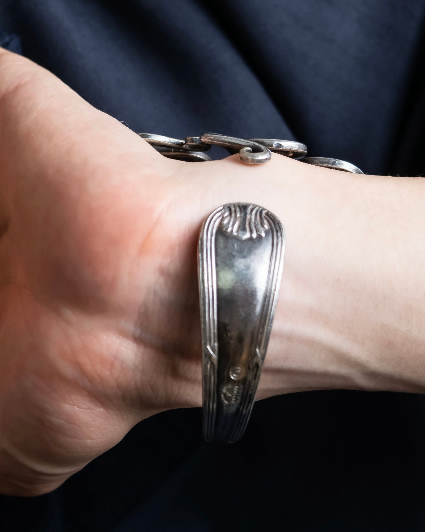 "CASAMOUA" Vintage silver folk motif bangle