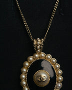 -SPECIAL- “CHANEL” 2017 Cruise Collection Pearl trimmed black pendant necklace