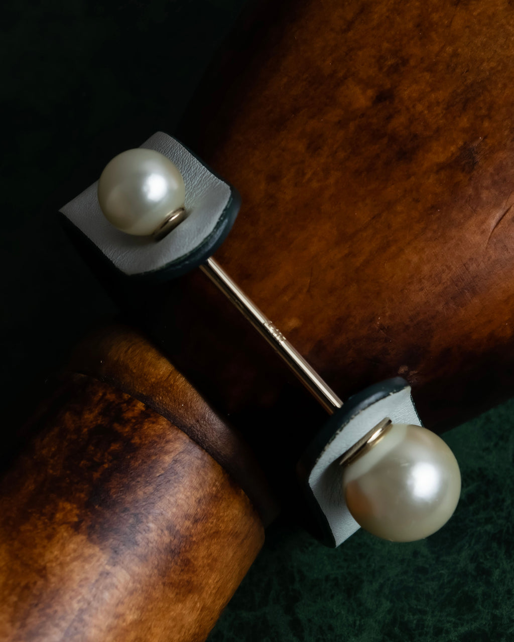 "Christian Dior" Pearl iconic design leather bracelet