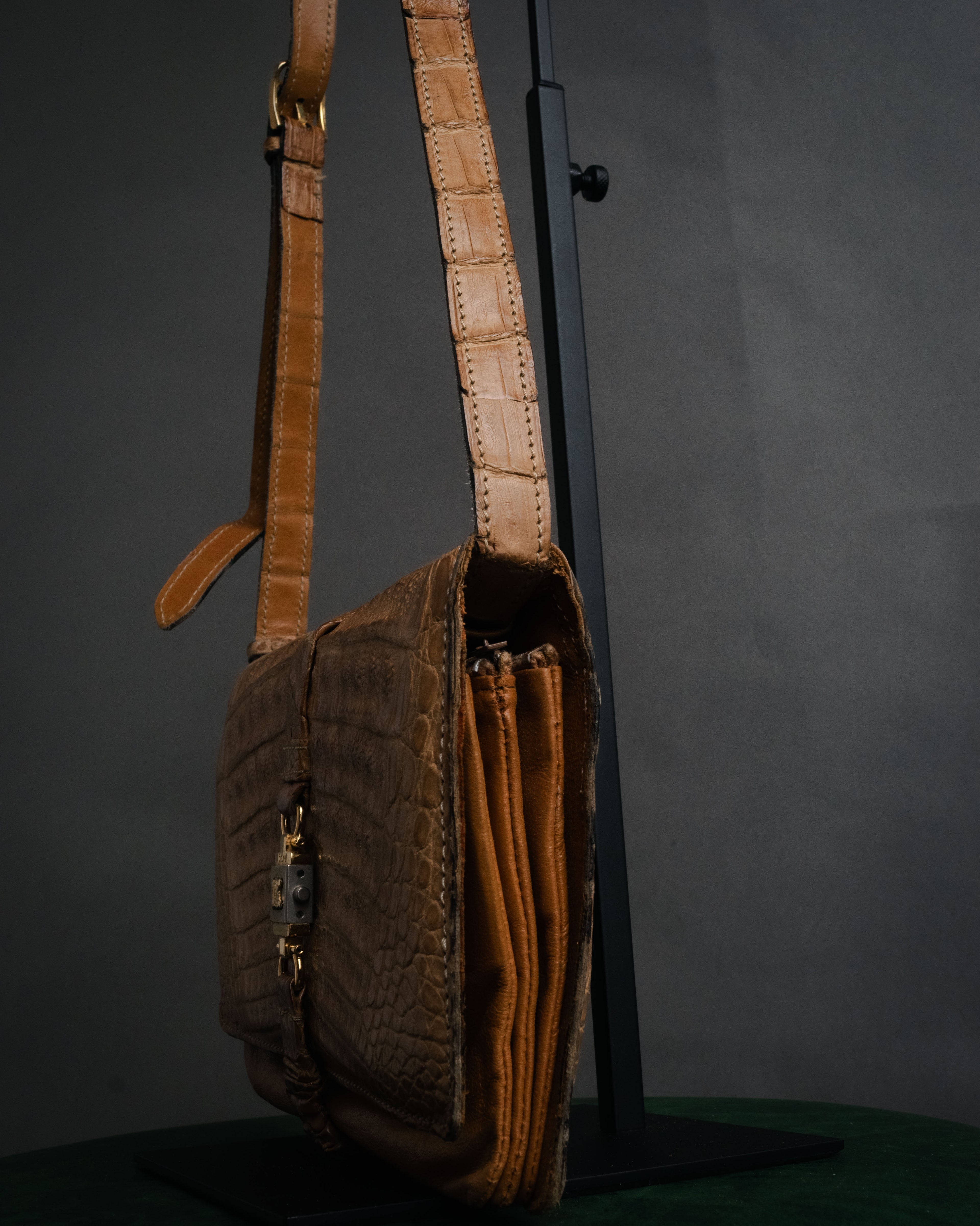 “CELINE” 80’s Hornback crocodile shoulder bag