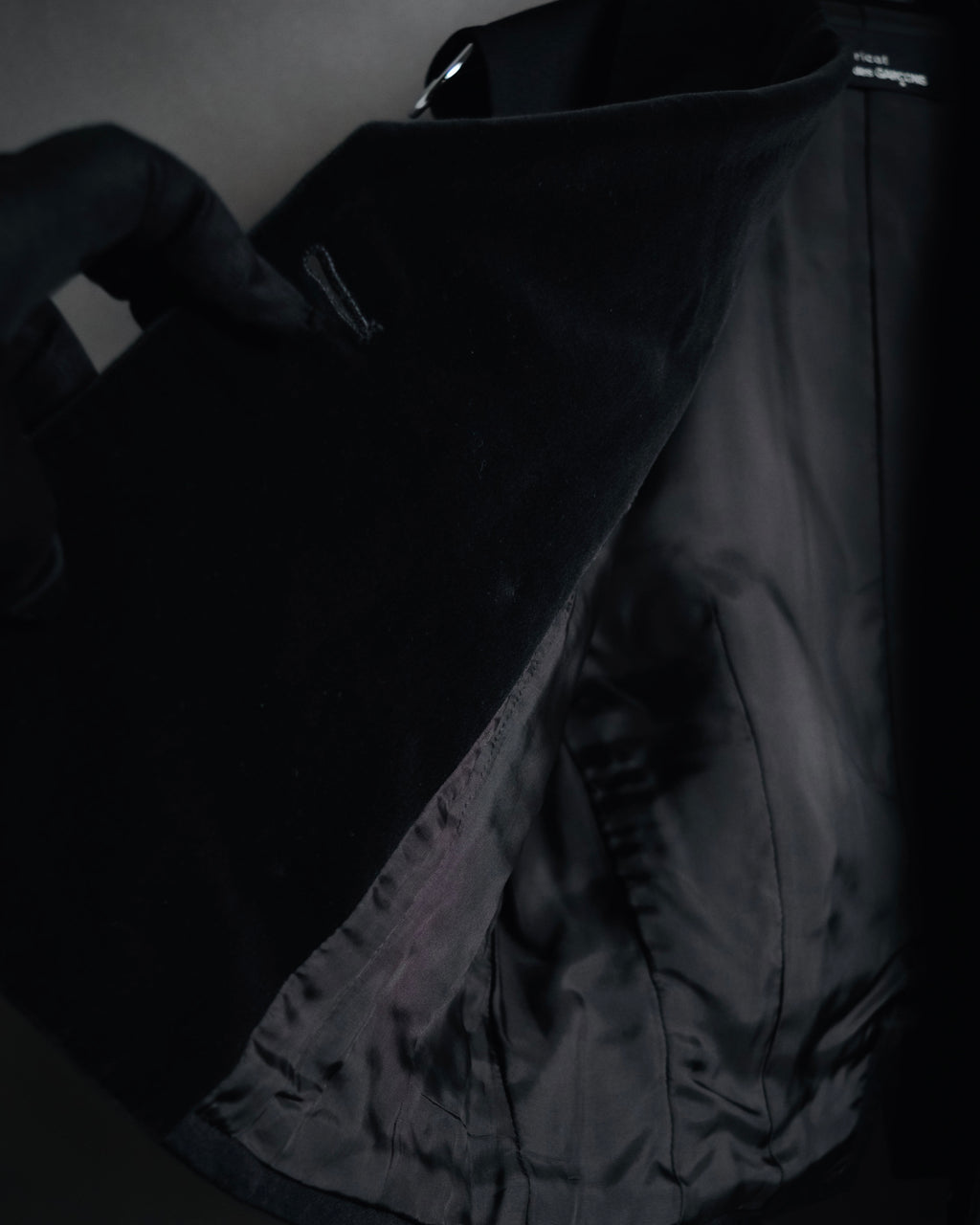 "tricot COMME des GARÇONS"
1989 Velvet-collared double-breasted tailored vest