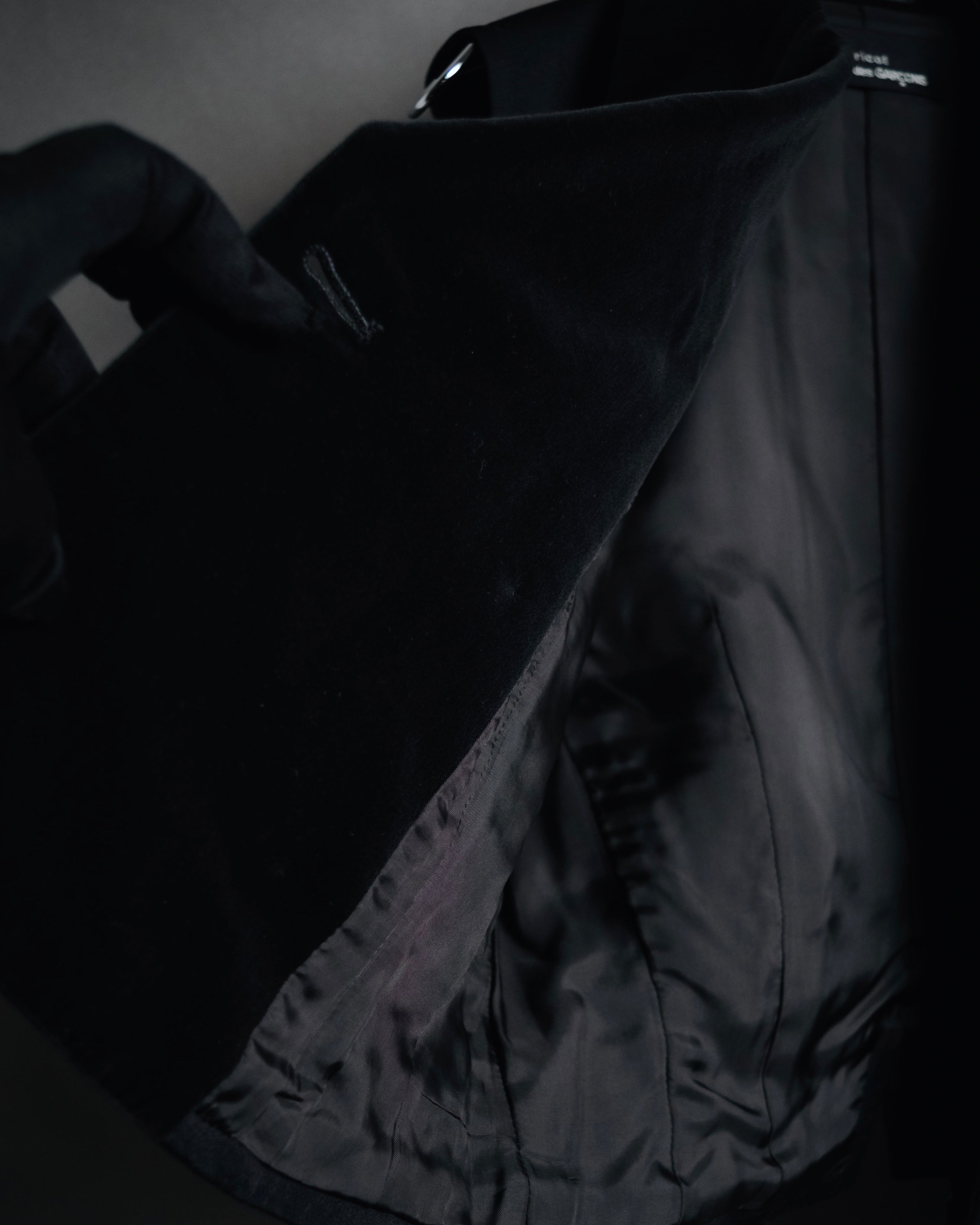 "tricot COMME des GARÇONS"
1989 Velvet-collared double-breasted tailored vest