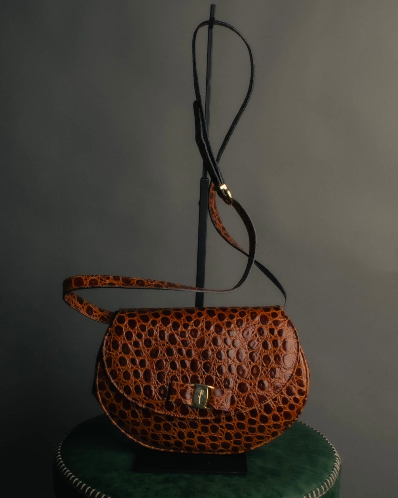 -SPECIAL- "Salvatore Ferragamo" 90's Glossy crocodile pattern shoulder bag