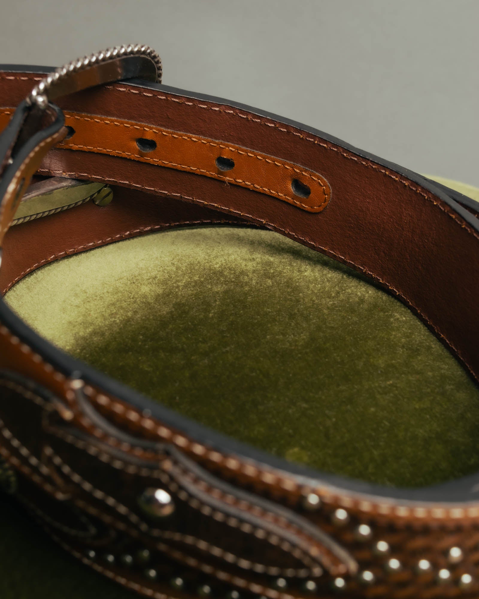 "ARIAT" 00's-10's Studded tooled leather western belt