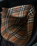 "BURBERRYS" Gold buckle design grained leather hand bag