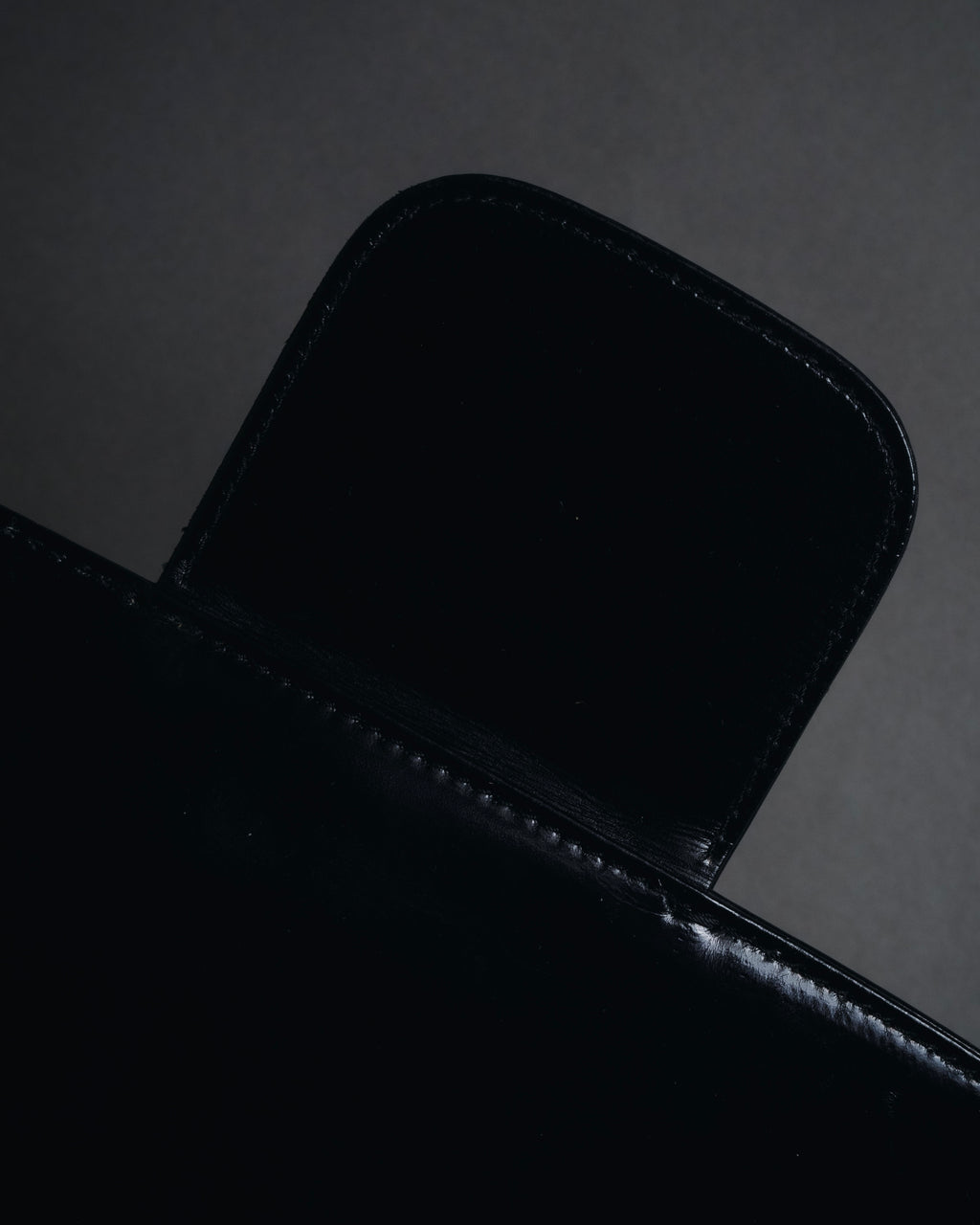 Bolso de cuero con diseño acolchado de diamantes de Yves Saint Laurent de los años 80-90