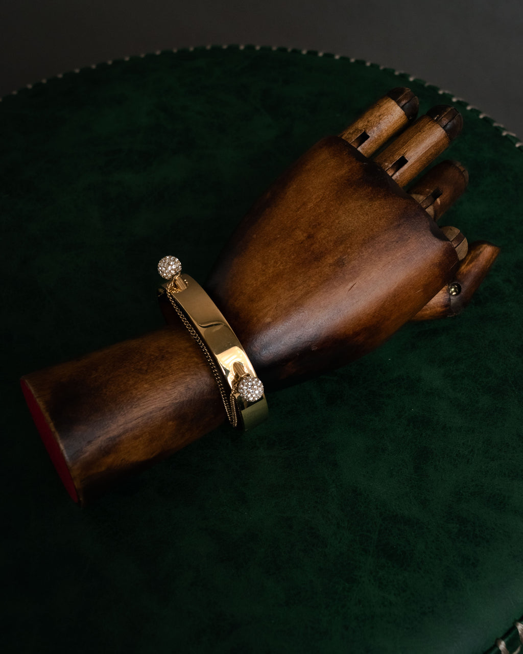 “Chloe” 2010’s crystal sphere chain bangle