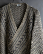 "Vintage geometric pattern V-neck knit"