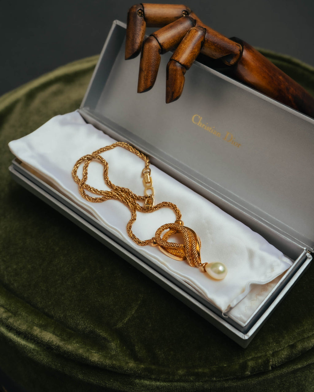 –SPECIAL– “Christian Dior” 80’s-90’s rope knot pearl drop necklace