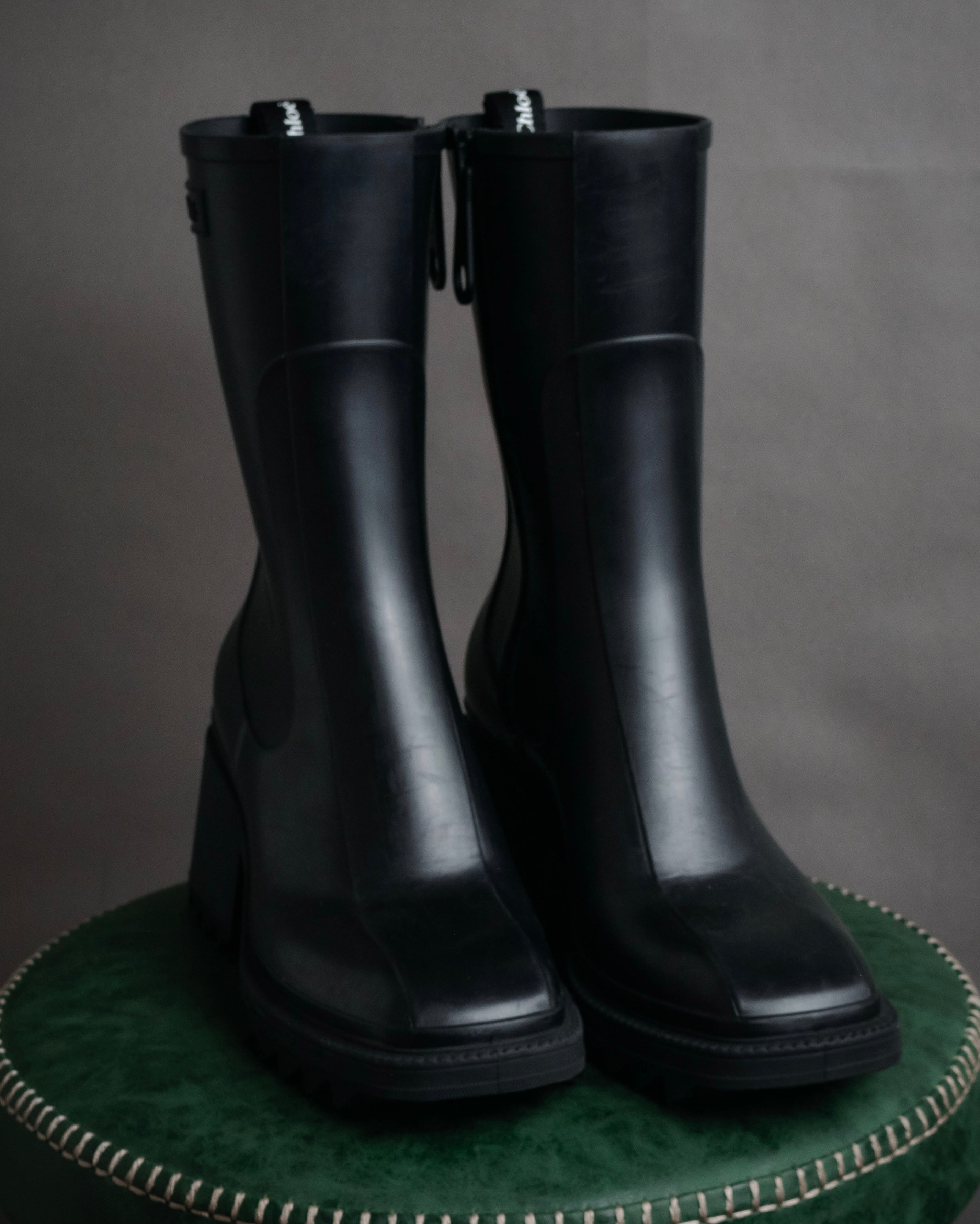 “Chloé” 2020’s Sculptural shark sole rain boots