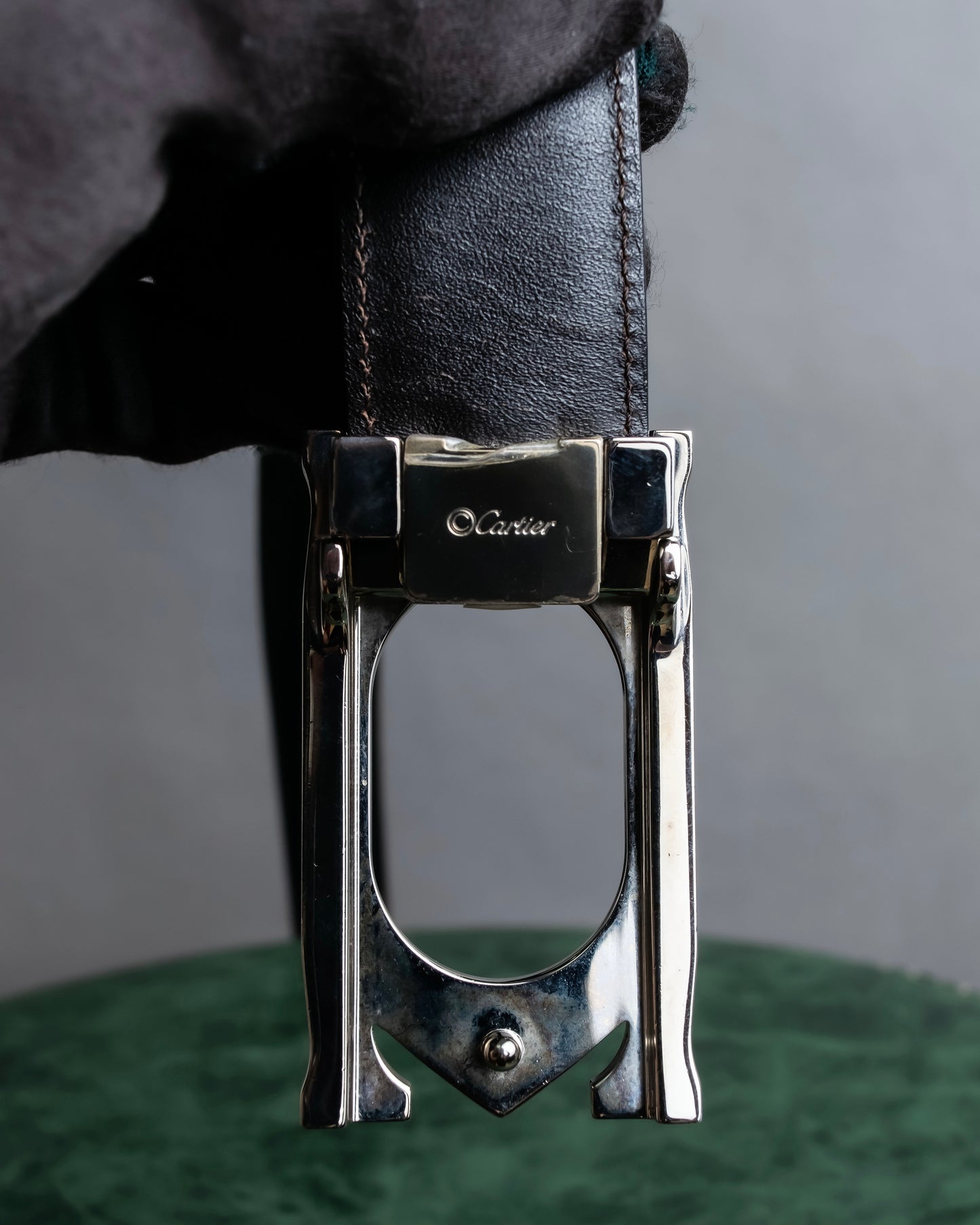 "Cartier" 2C logo motif buckle design leather belt