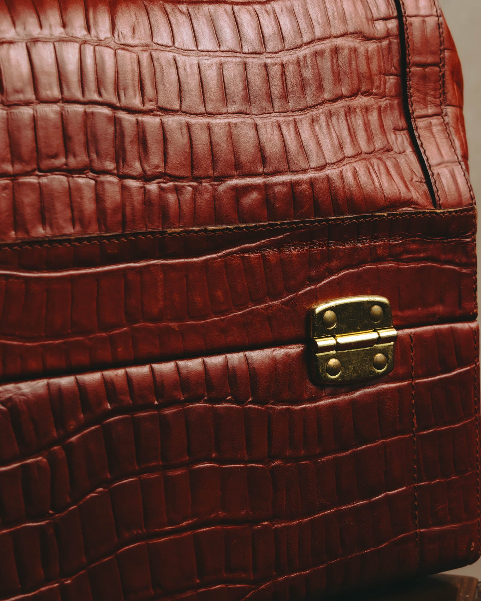 -SPECIAL- “Giorgio Armani” 90’s-00’s Crocodile embossed leather frame bag