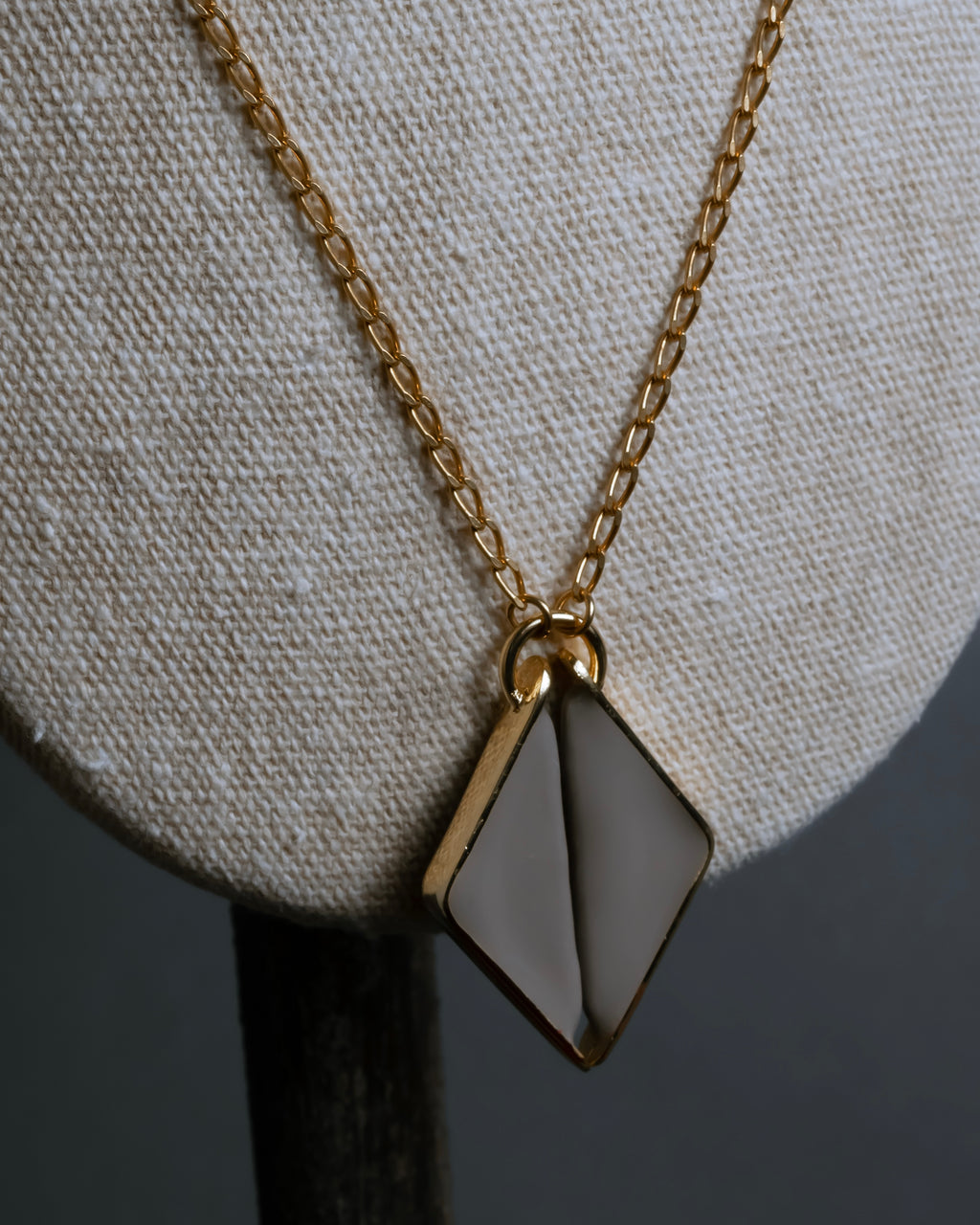 "BALENCIAGA" Red cabochon symmetrical design necklace