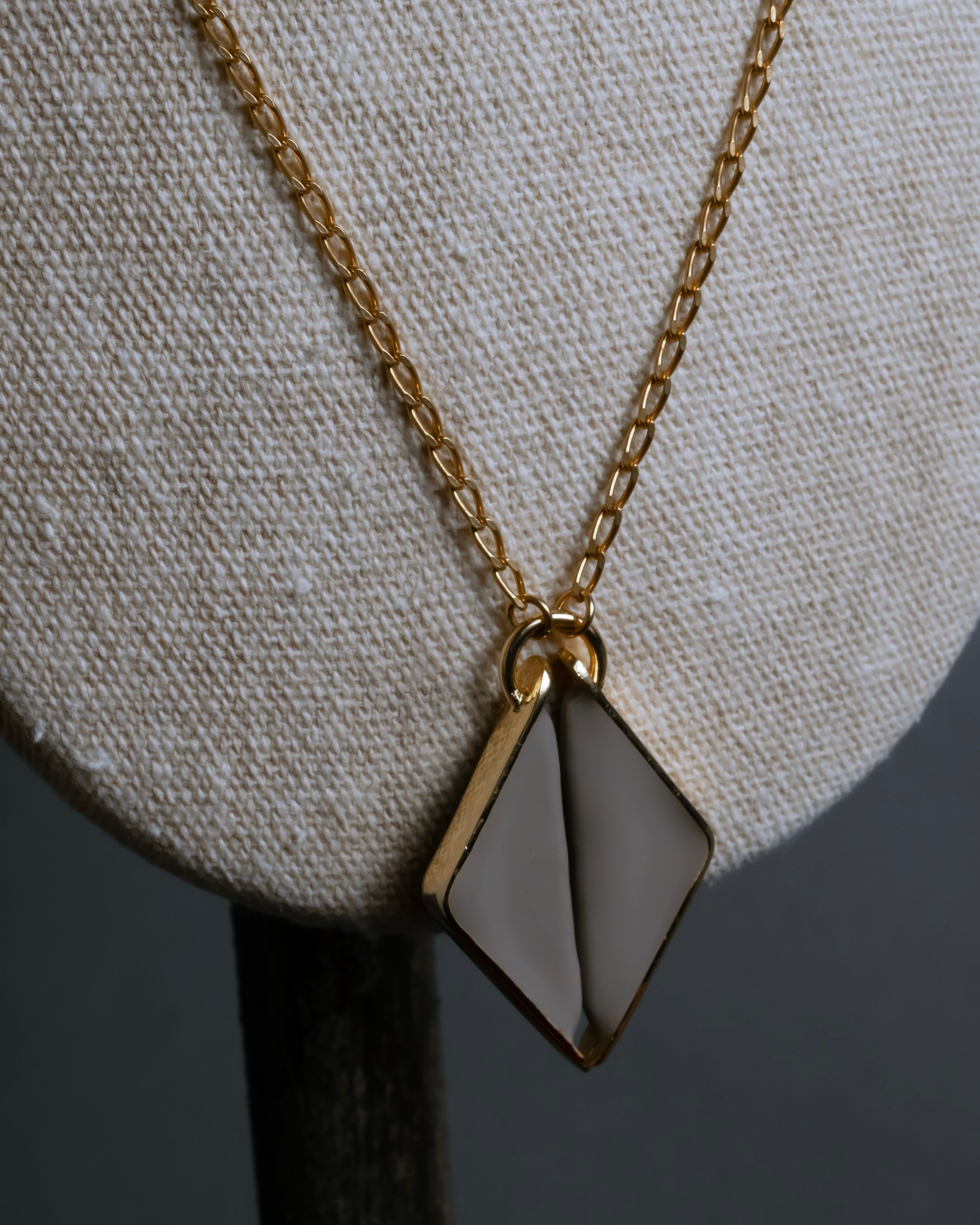 "BALENCIAGA" Red cabochon symmetrical design necklace