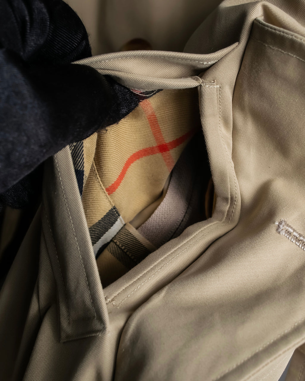 "BURBERRYS" Military detail classic trench coat