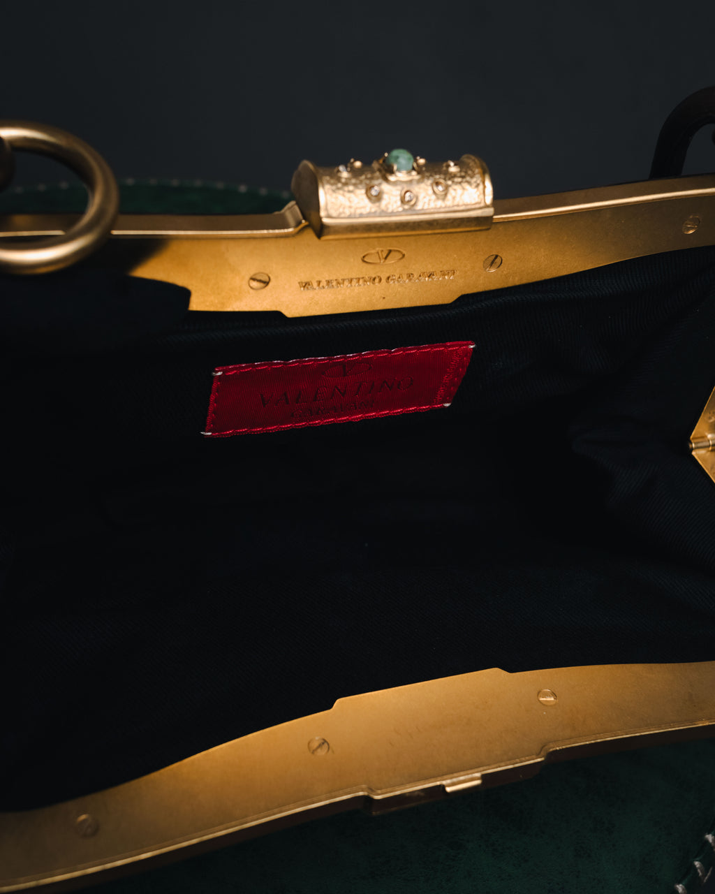 –SPECIAL– "VALENTINO GARAVANI"
00’s Jeweled frame leather bag