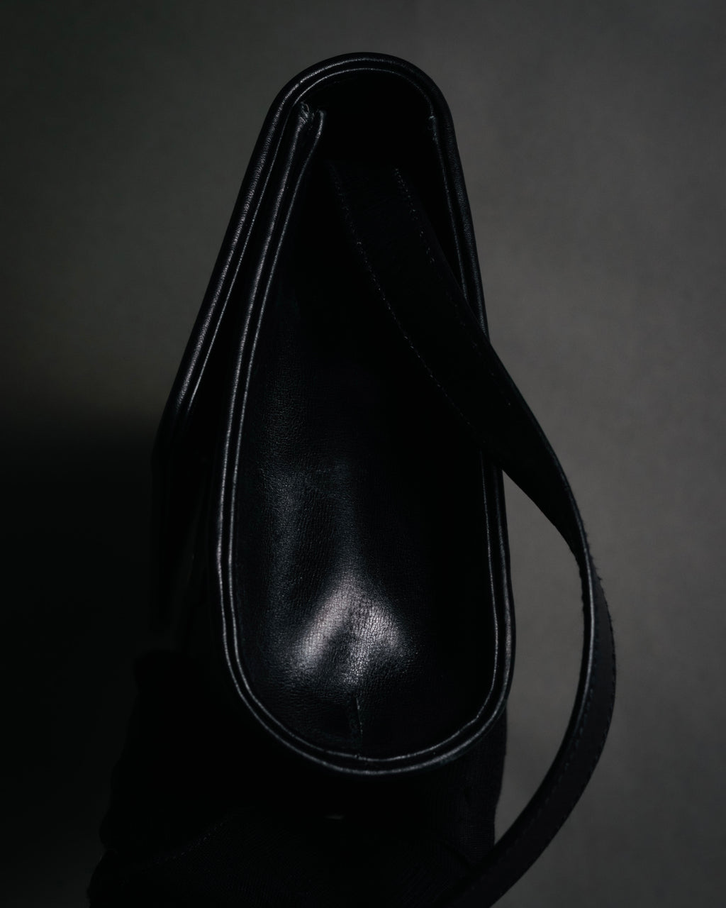 "GUCCI" 70’s-80’s Crest logo leather shoulder bag