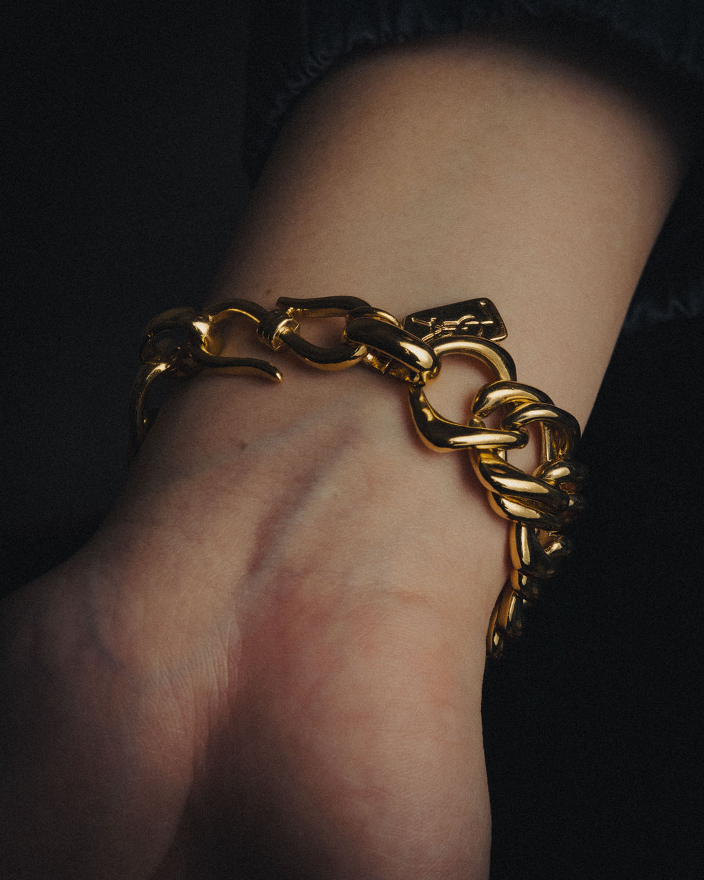 –SPECIAL– “Yves Saint Laurent” 90’s sculptural chain bracelet