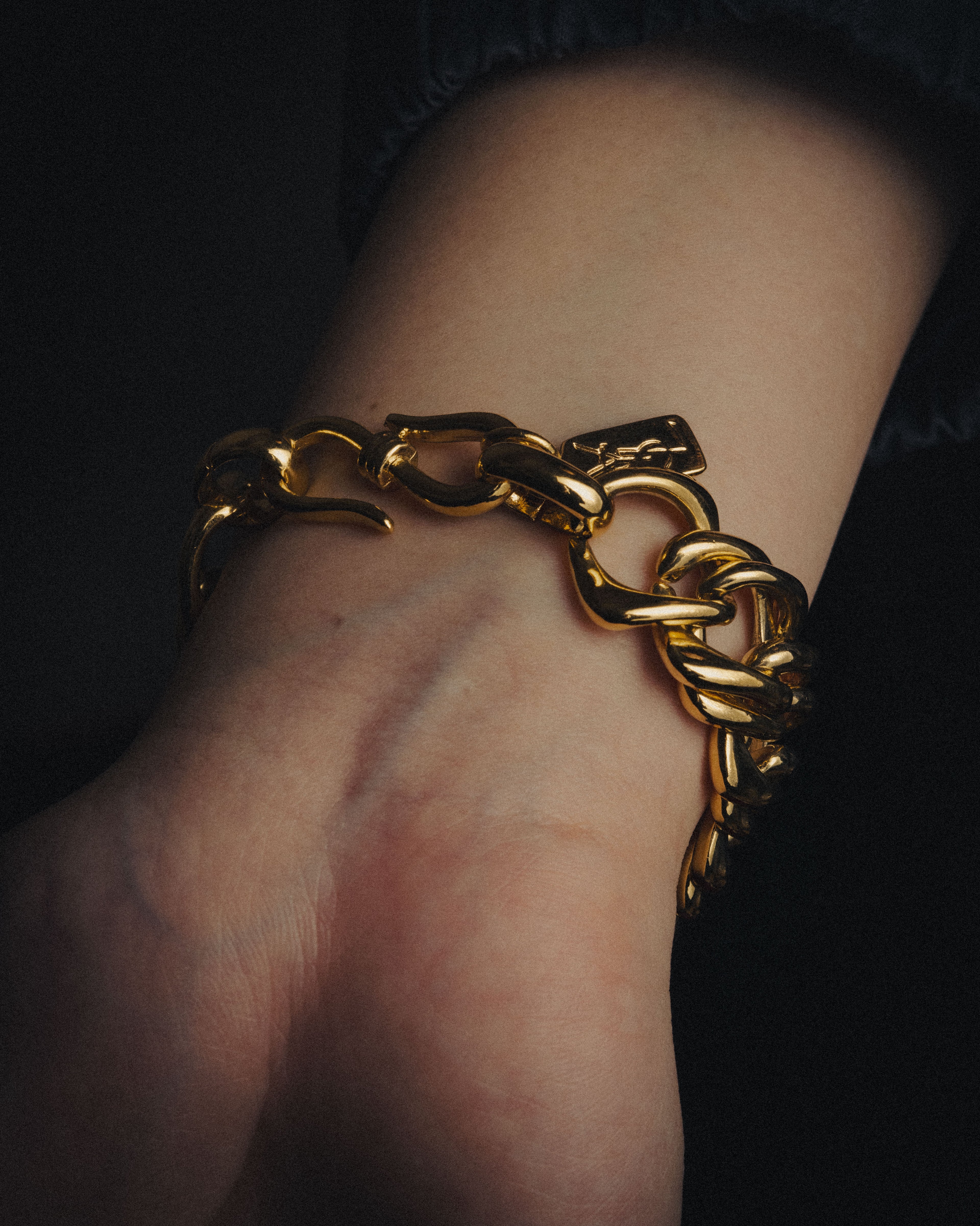–SPECIAL– “Yves Saint Laurent” 90’s sculptural chain bracelet