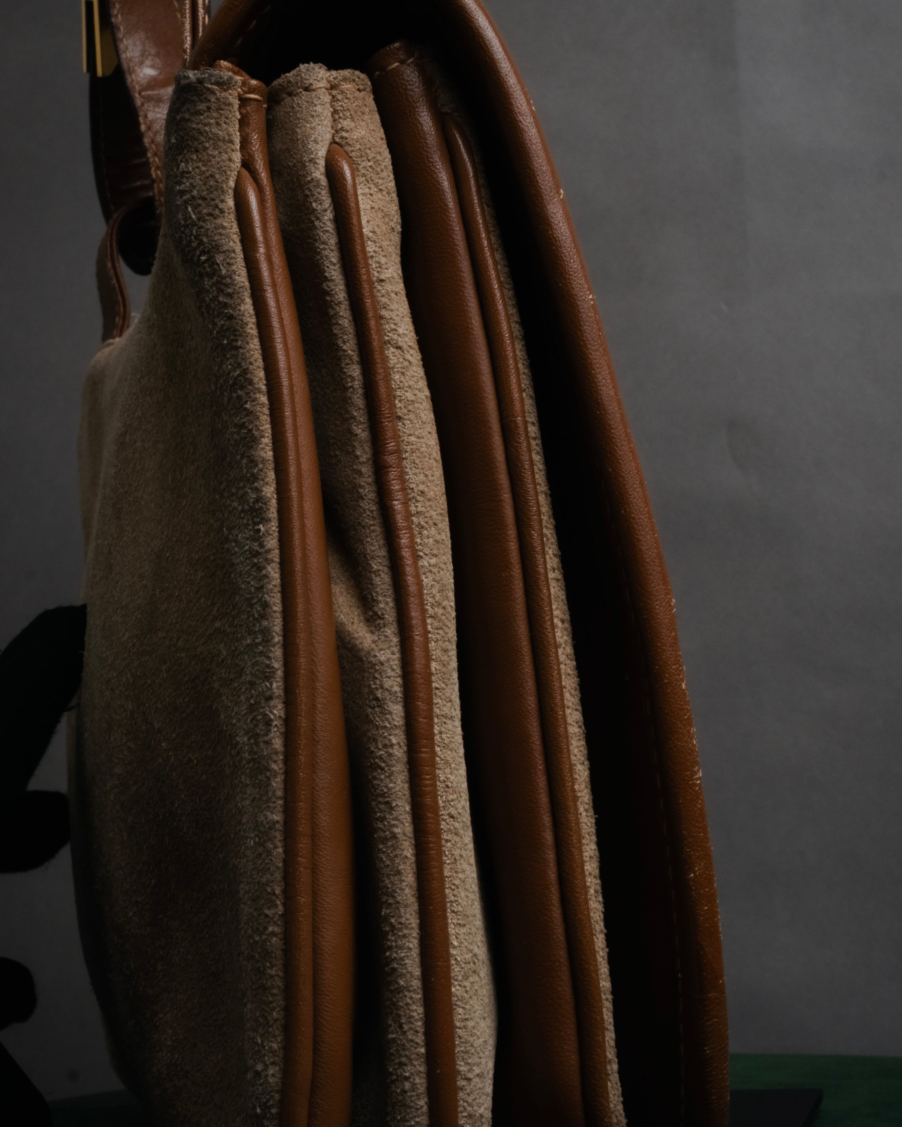 “BALENCIAGA” 70’s-80’s Suede accordion shoulder bag