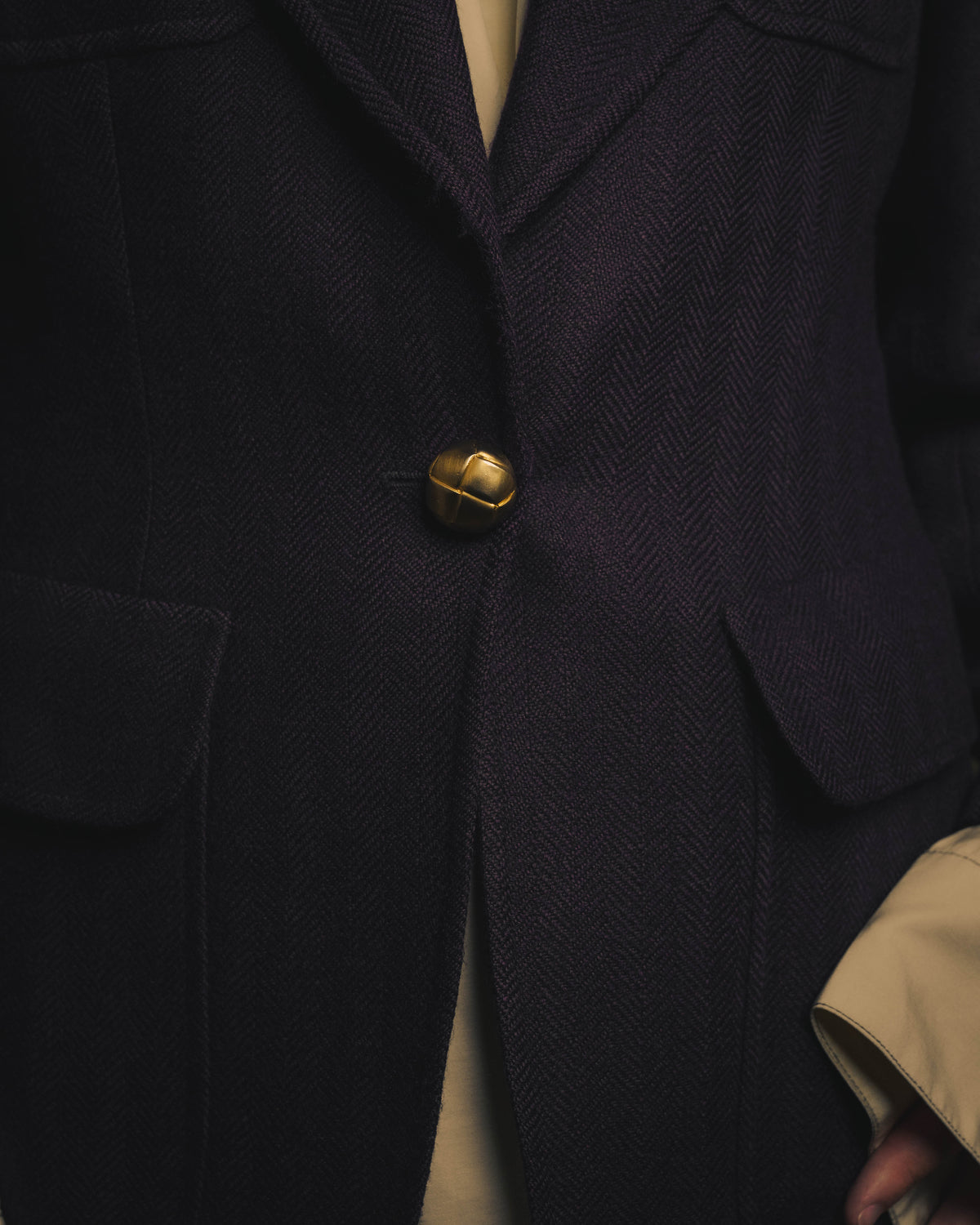 –SPECIAL– “GUCCI” 80’s-90’s Sculptural tailored blazer with gold buttons