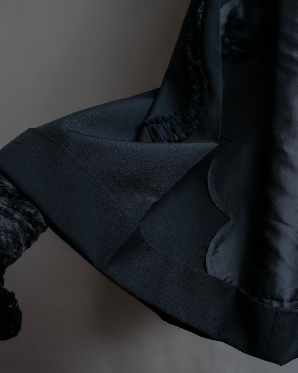 "COMME des GARCONS" Ruffle & tulle asymmetrical docking sarouel slacks