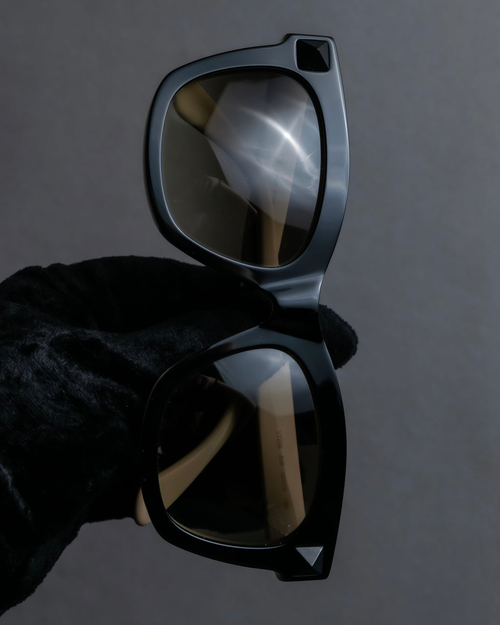 "VALENTINO" Two-tone Rockstud design sunglasses