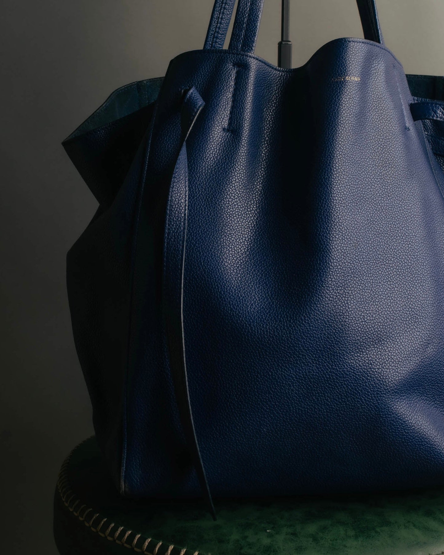 CELINE (セリーヌ) - カバ ファントム トートバッグ - ネイビー