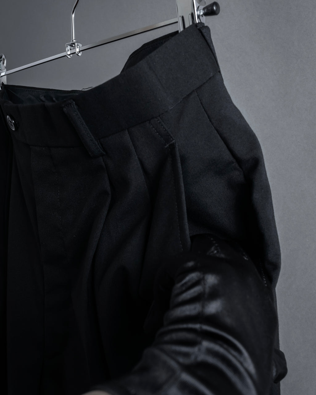 "YVES SAINT LAURENT" Straight tailoring design set up